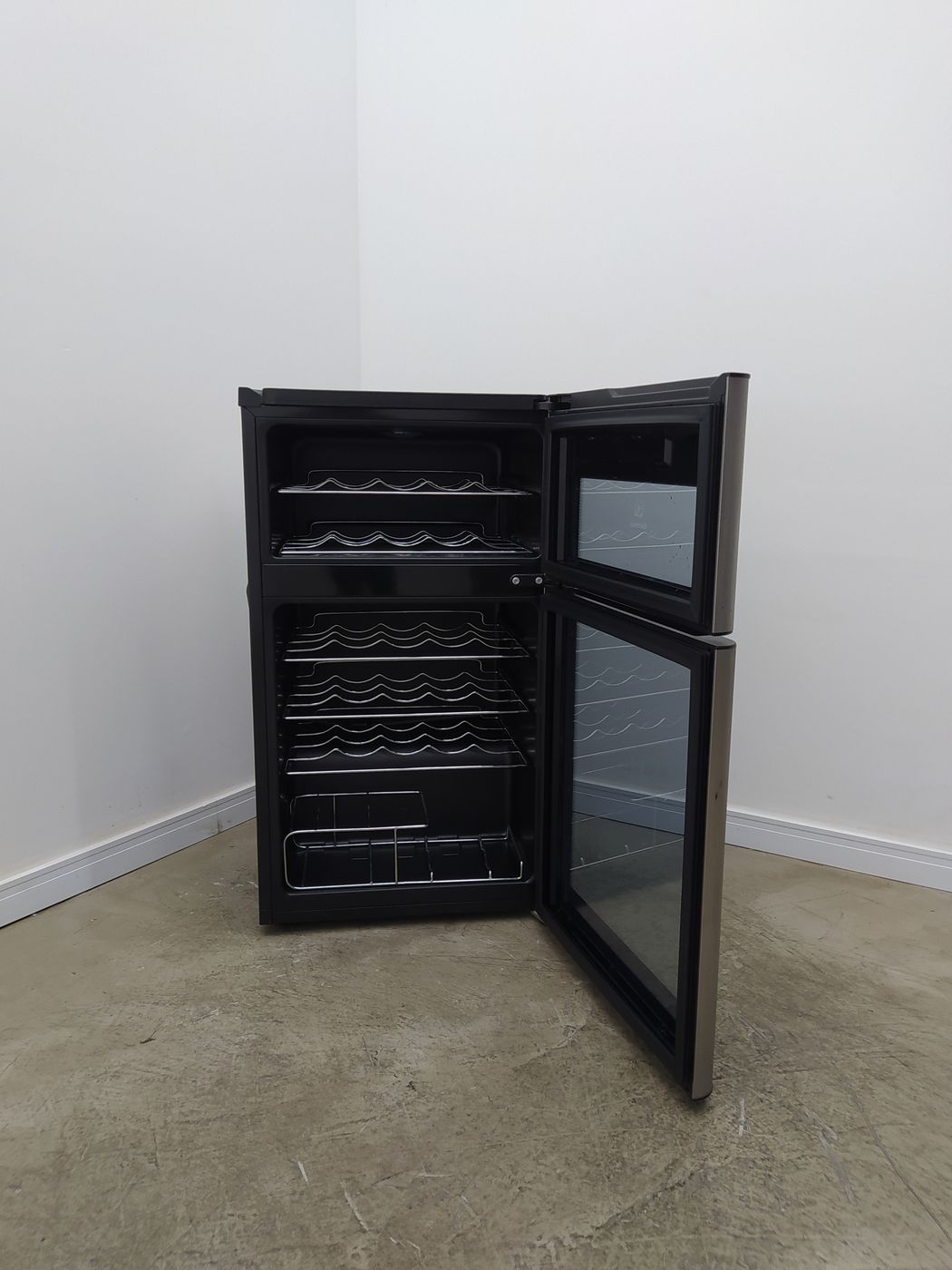 ADEGA ELECTROLUX VINHOS 2 PORTAS ACD29 29 GAR