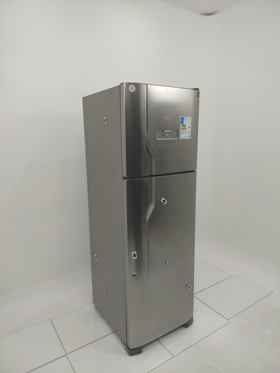 REFRIGERADOR ELECTROLUX DFX41 FROST FREE 371l