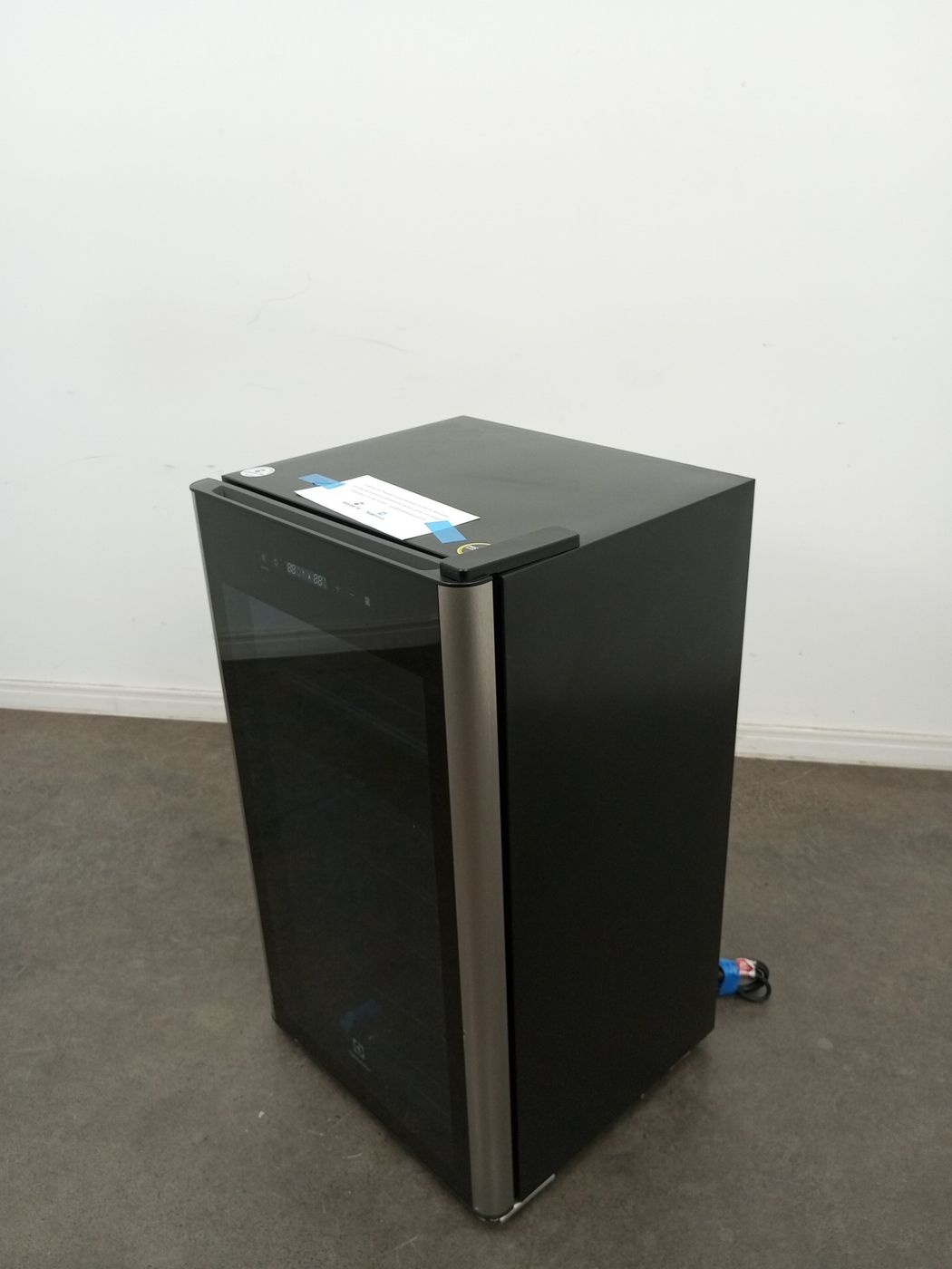 ADEGA ELECTROLUX WDF29 DUAL ZONE 29 GARRAFAS 