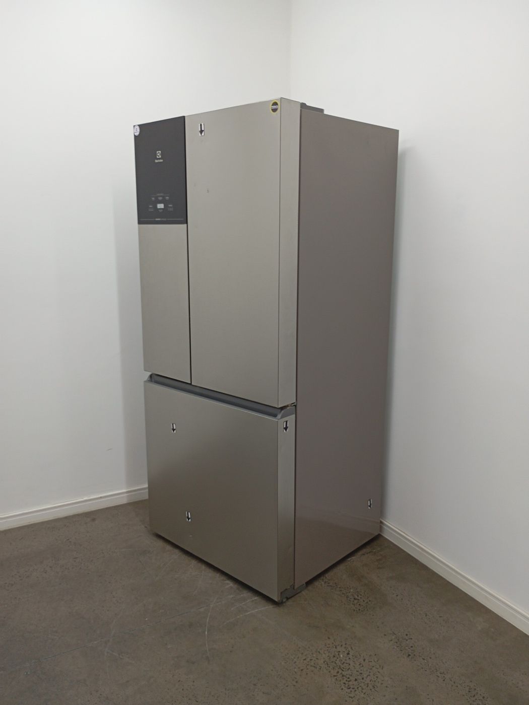 REFRIGERADOR ELECTROLUX IM8S FROST FREE INVER