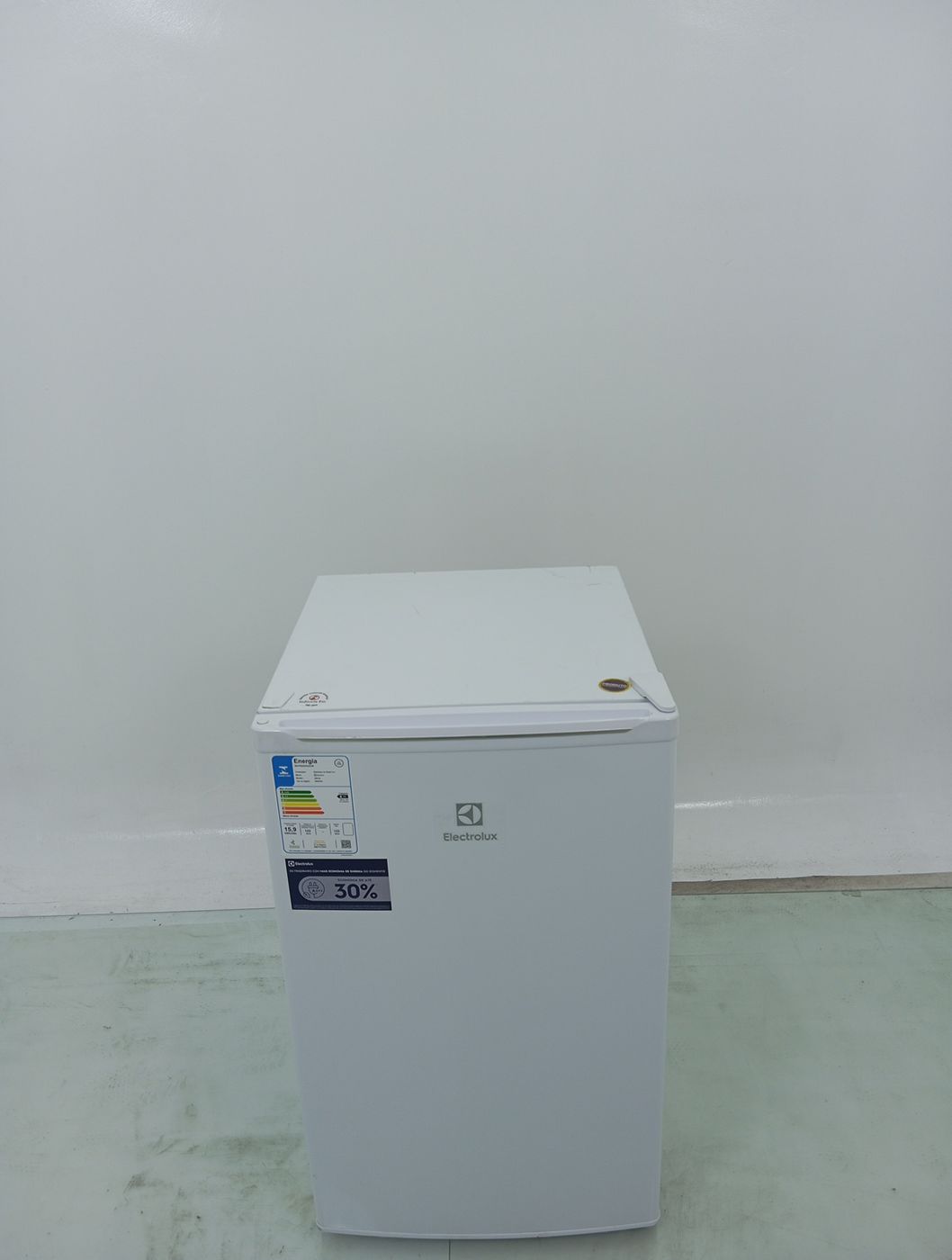 FRIGOBAR ELECTROLUX EM120 - Frigobar Electrol