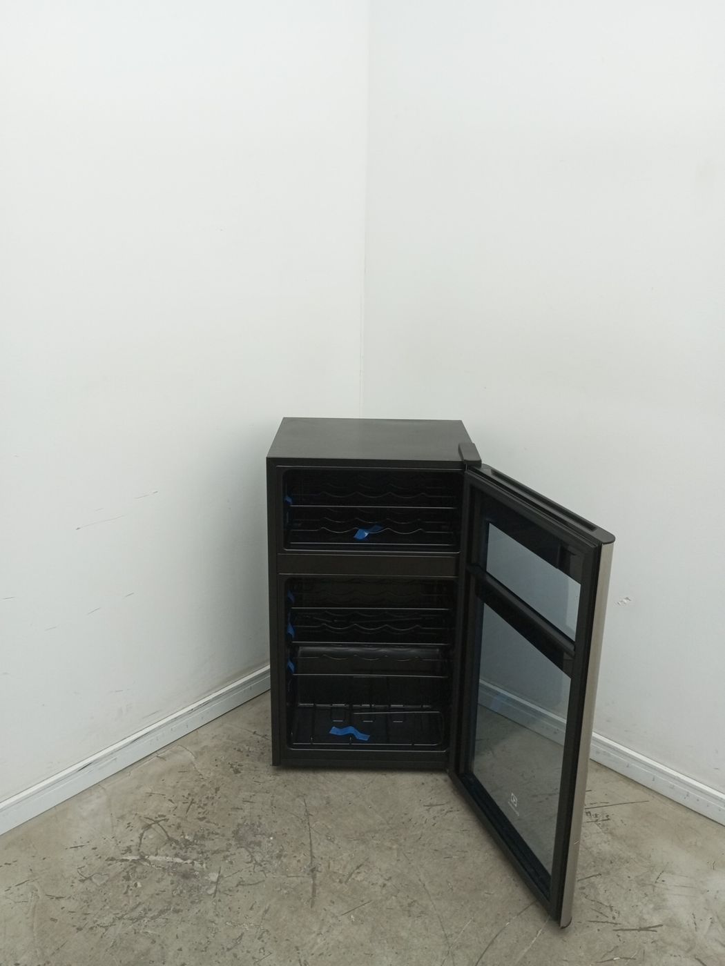 ADEGA ELECTROLUX WDF29 DUAL ZONE 29 GARRAFAS 