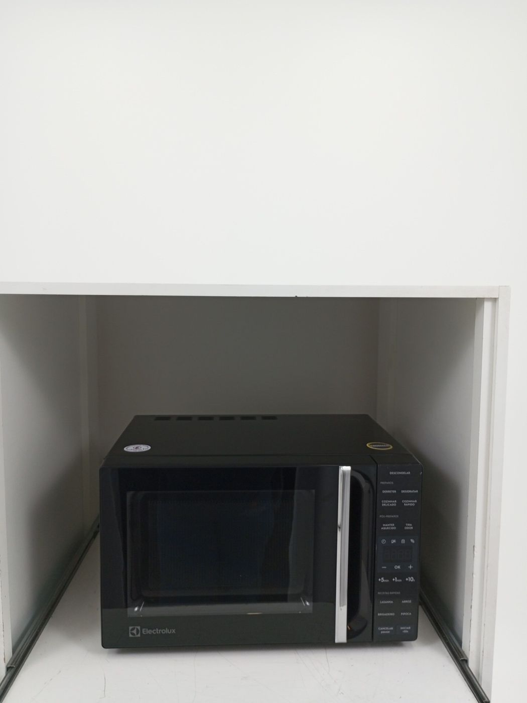 MICRO-ONDAS ELECTROLUX ME23P 23L - PRETO