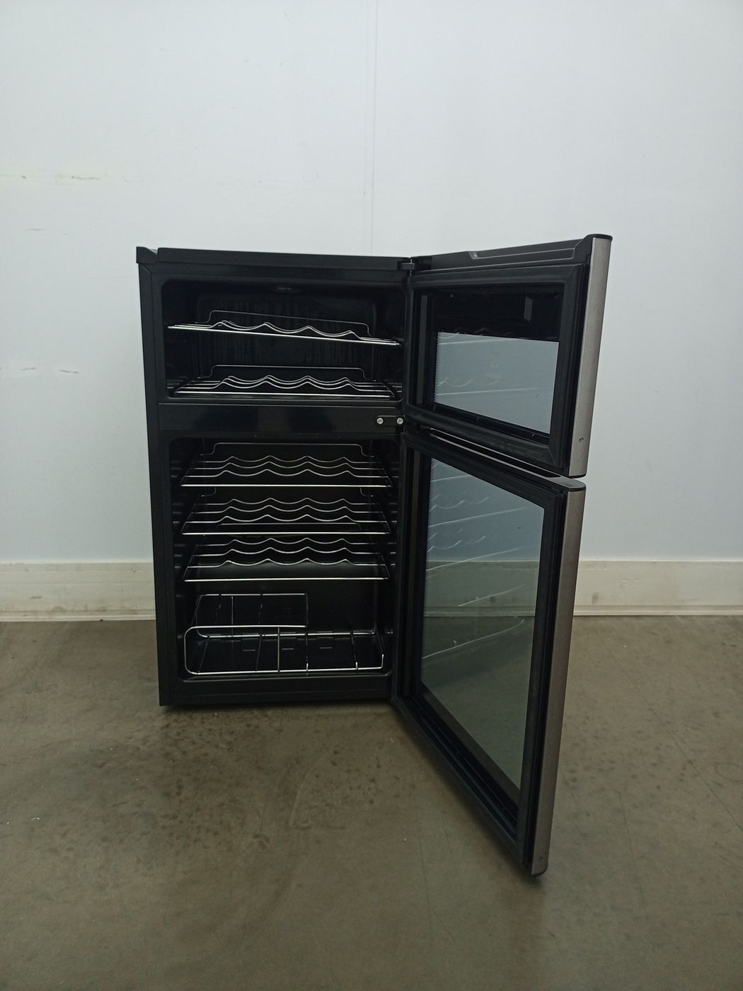 Adega Electrolux Vinhos 2 Portas Acd29 29 Garrafas - Inox - TudoBônus