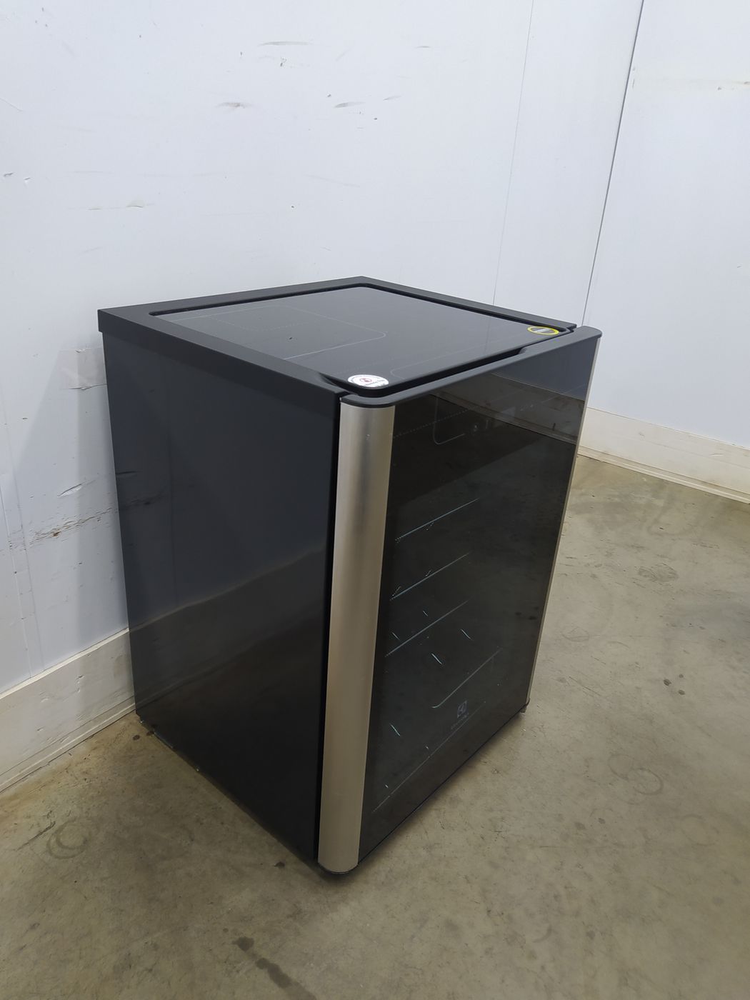 ADEGA ELECTROLUX VINHOS 1 PORTA ACS24 24 GARR