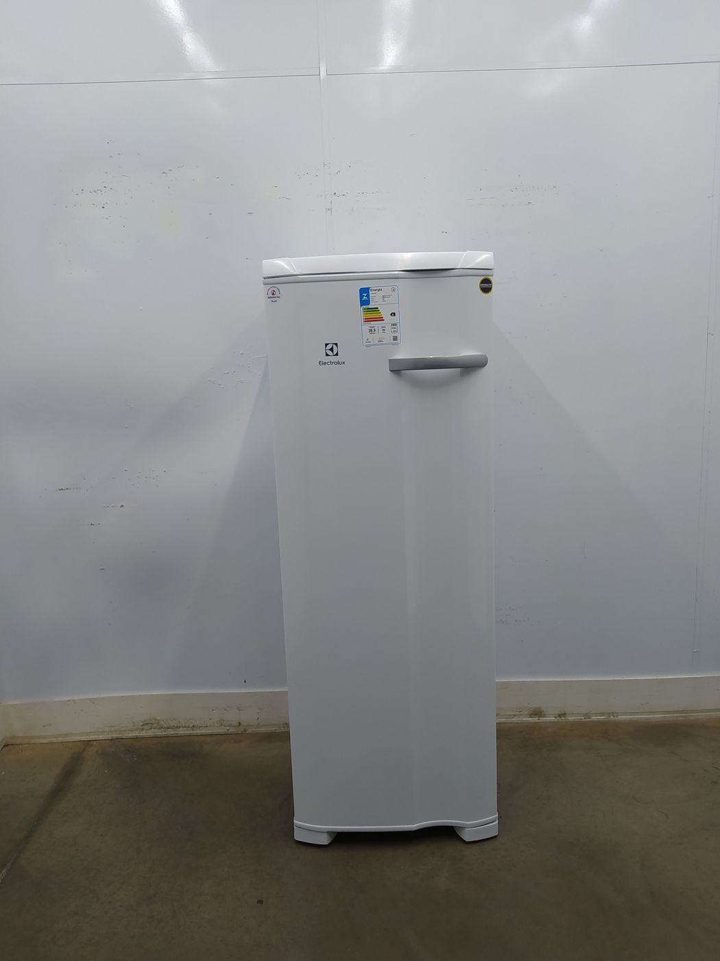Freezer Electrolux Fe23 Vertical Cycle Defrost Uma Porta 197l Branco
