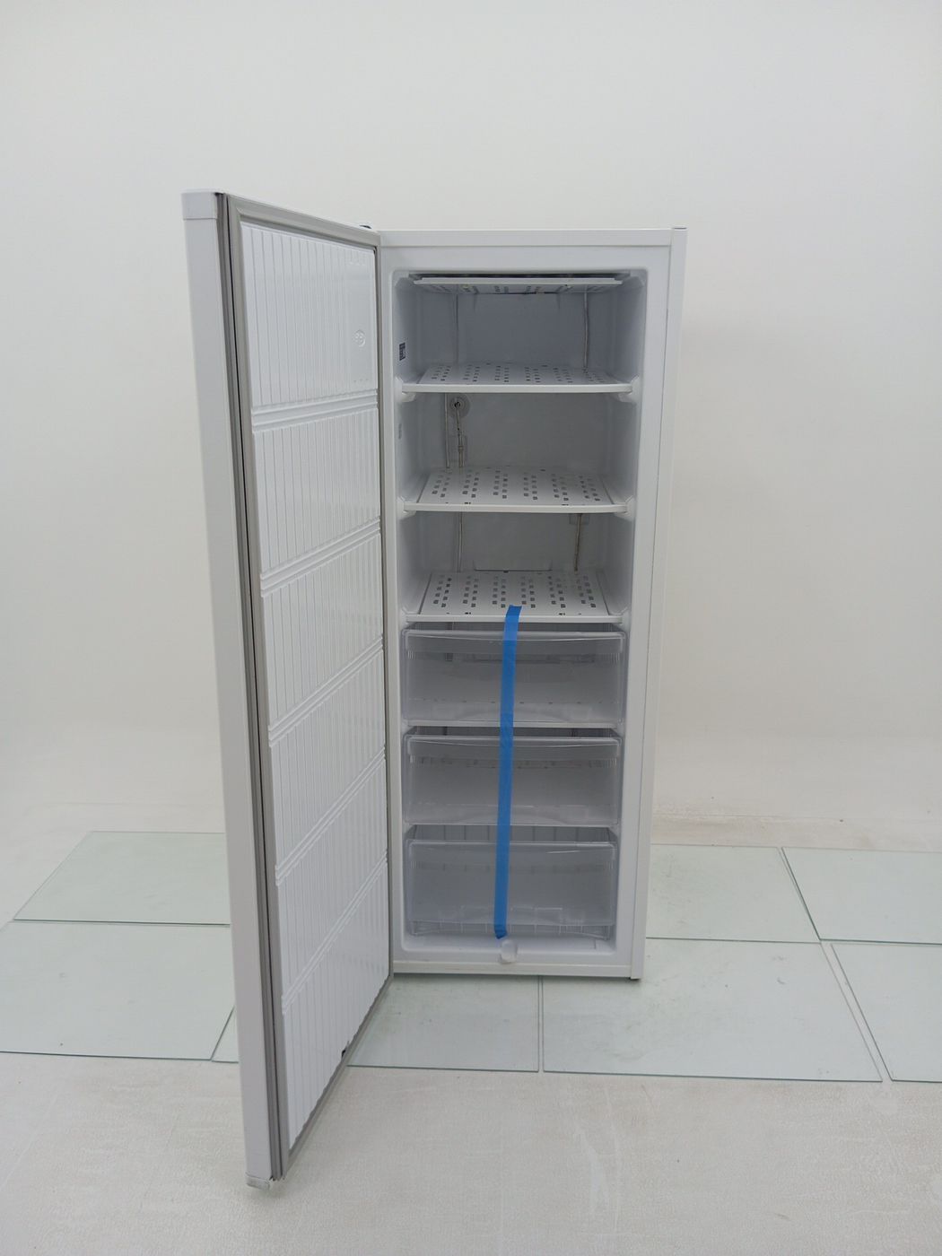 FREEZER ELECTROLUX  FEI23 FREEZER VERTICAL 19