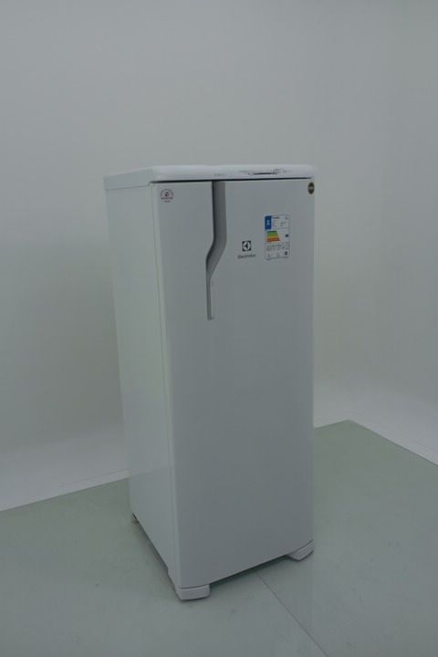 REFRIGERADOR ELECTROLUX RE31 UMA PORTA 240l B