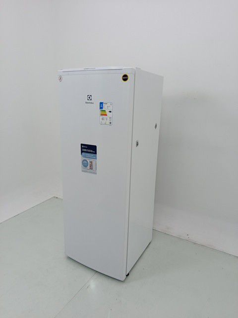 FREEZER ELECTROLUX VERTICAL FEI23 CYCLE DEFRO
