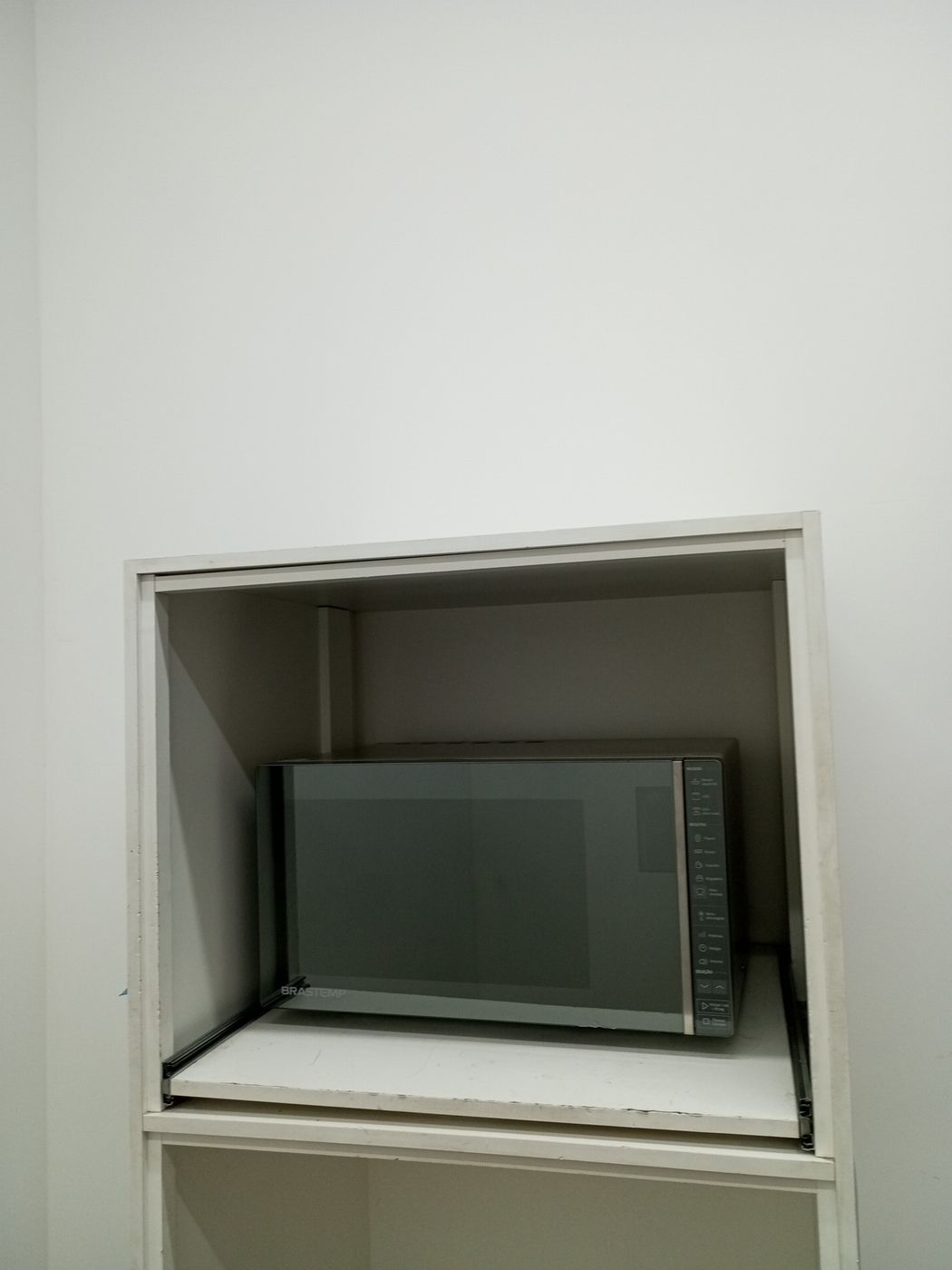 MICRO-ONDAS BRASTEMP 32L C/ PAINEL INTEGRADO 