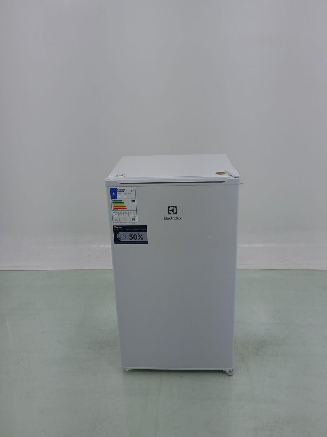 FRIGOBAR ELECTROLUX EM90 90L EFFICIENT COM CO