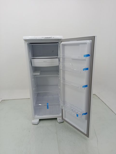 REFRIGERADOR ELECTROLUX RE31 - Refrigerador E