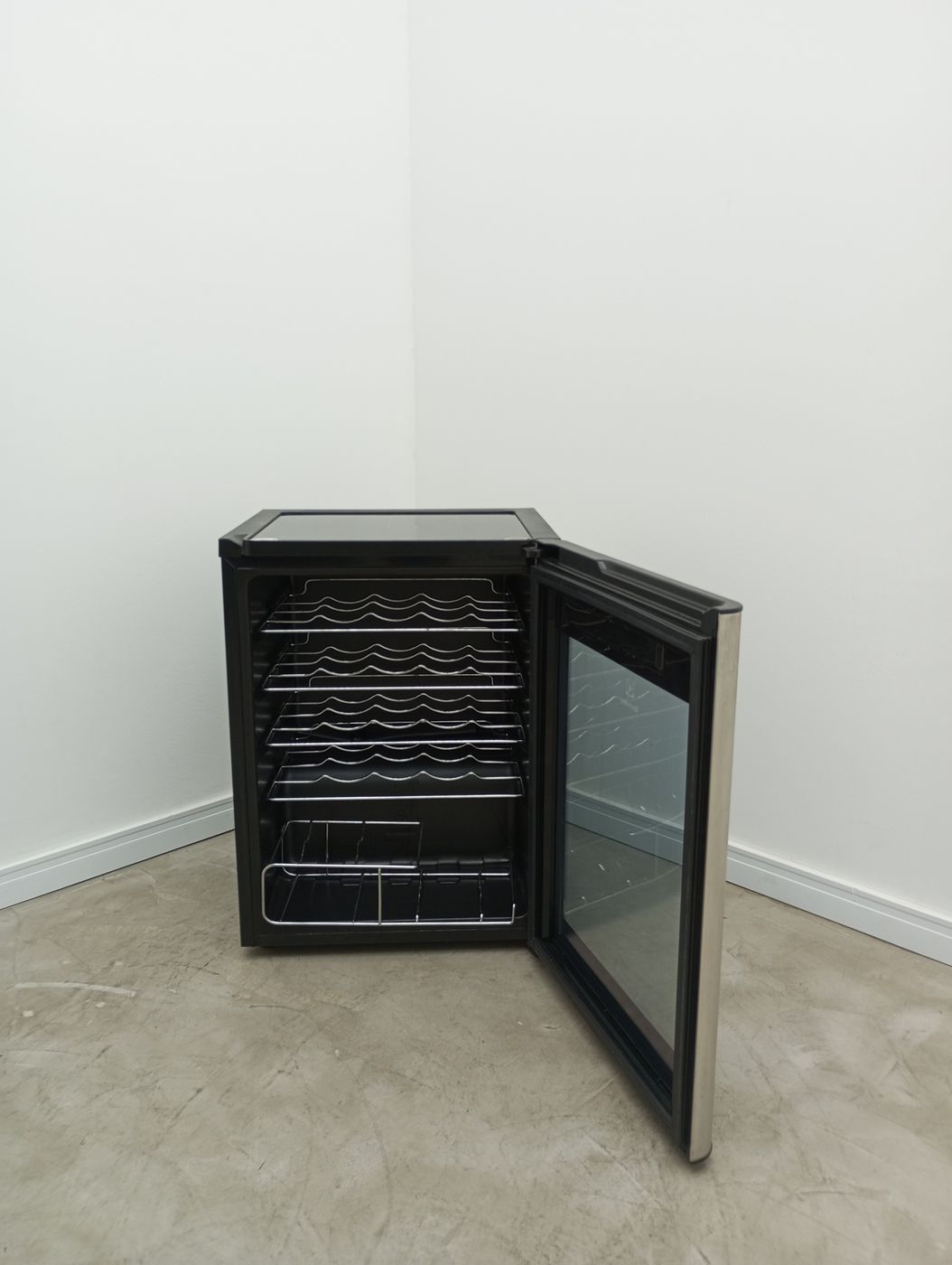 ADEGA ELECTROLUX VINHOS 1 PORTA ACS24 24 GARR
