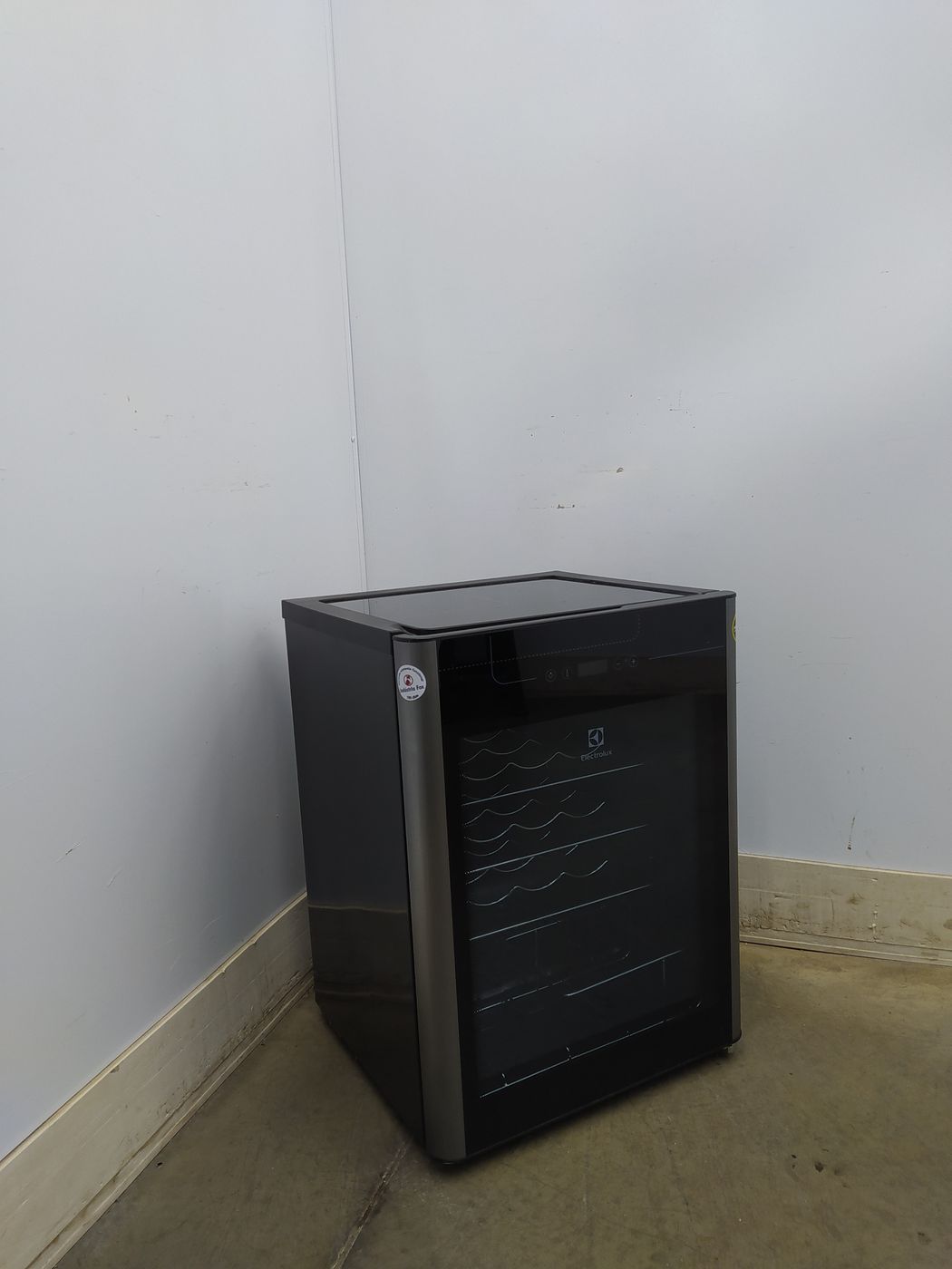 ADEGA ELECTROLUX VINHOS 1 PORTA ACS24 24 GARR