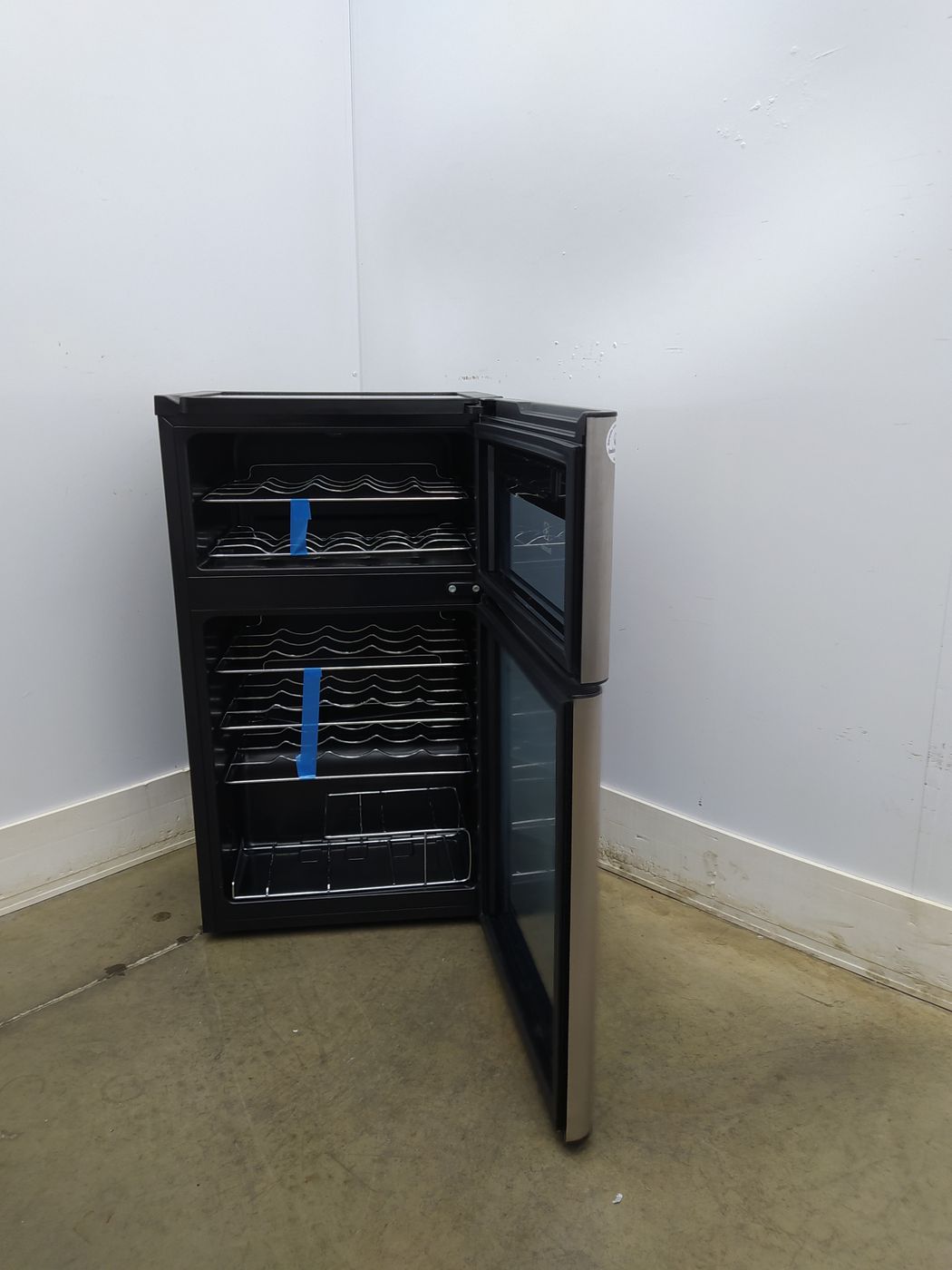 ADEGA ELECTROLUX VINHOS 2 PORTAS ACD29 29 GAR