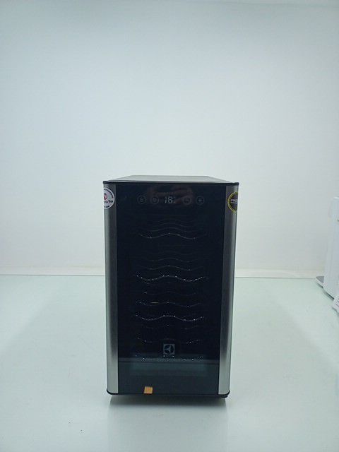 ADEGA ELECTROLUX ACB08 1 PORTA 8 GARRAFAS - I