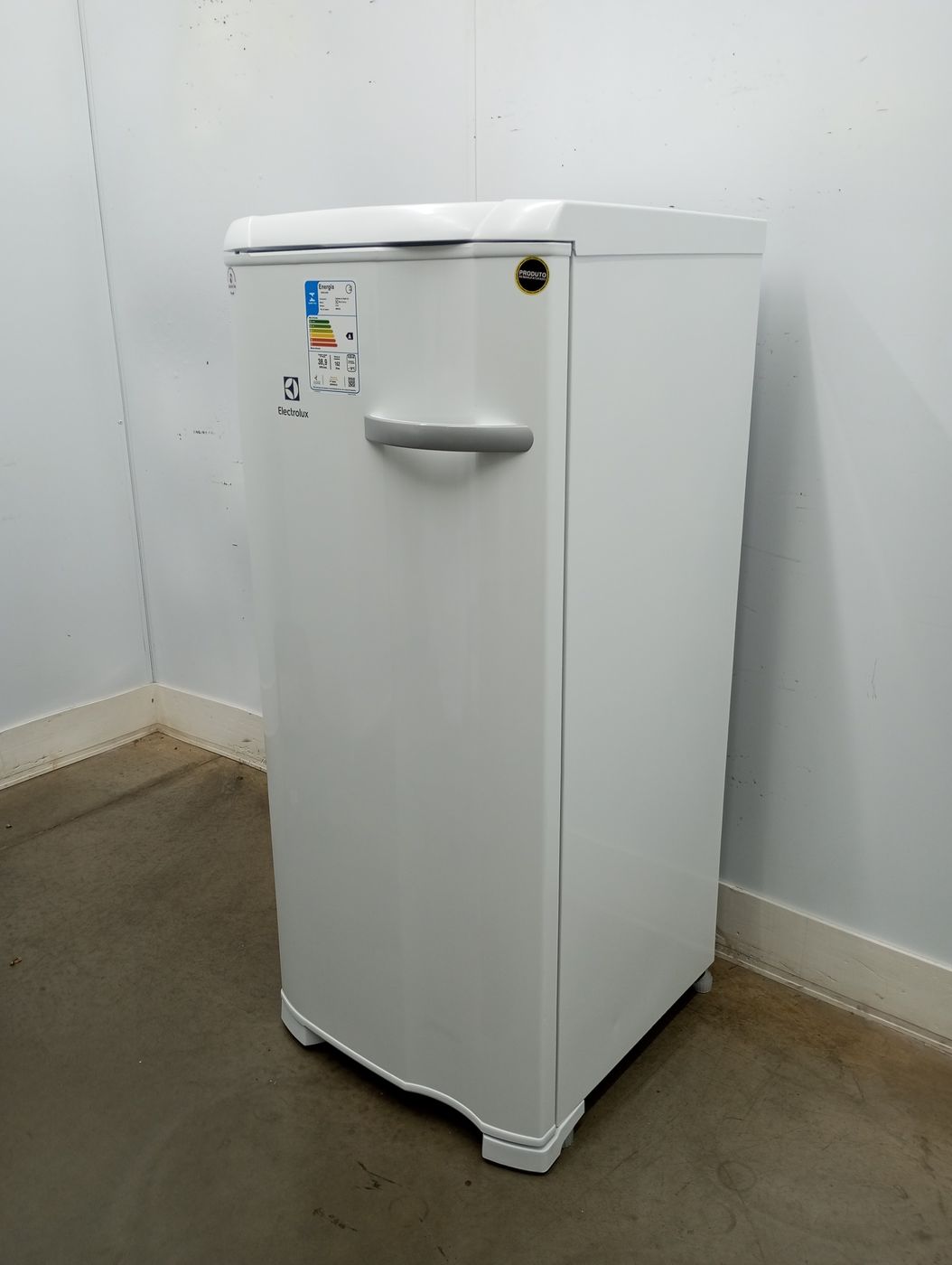 Freezer Electrolux Fe19 Vertical Cycle Defrost Uma Porta 162l Branco