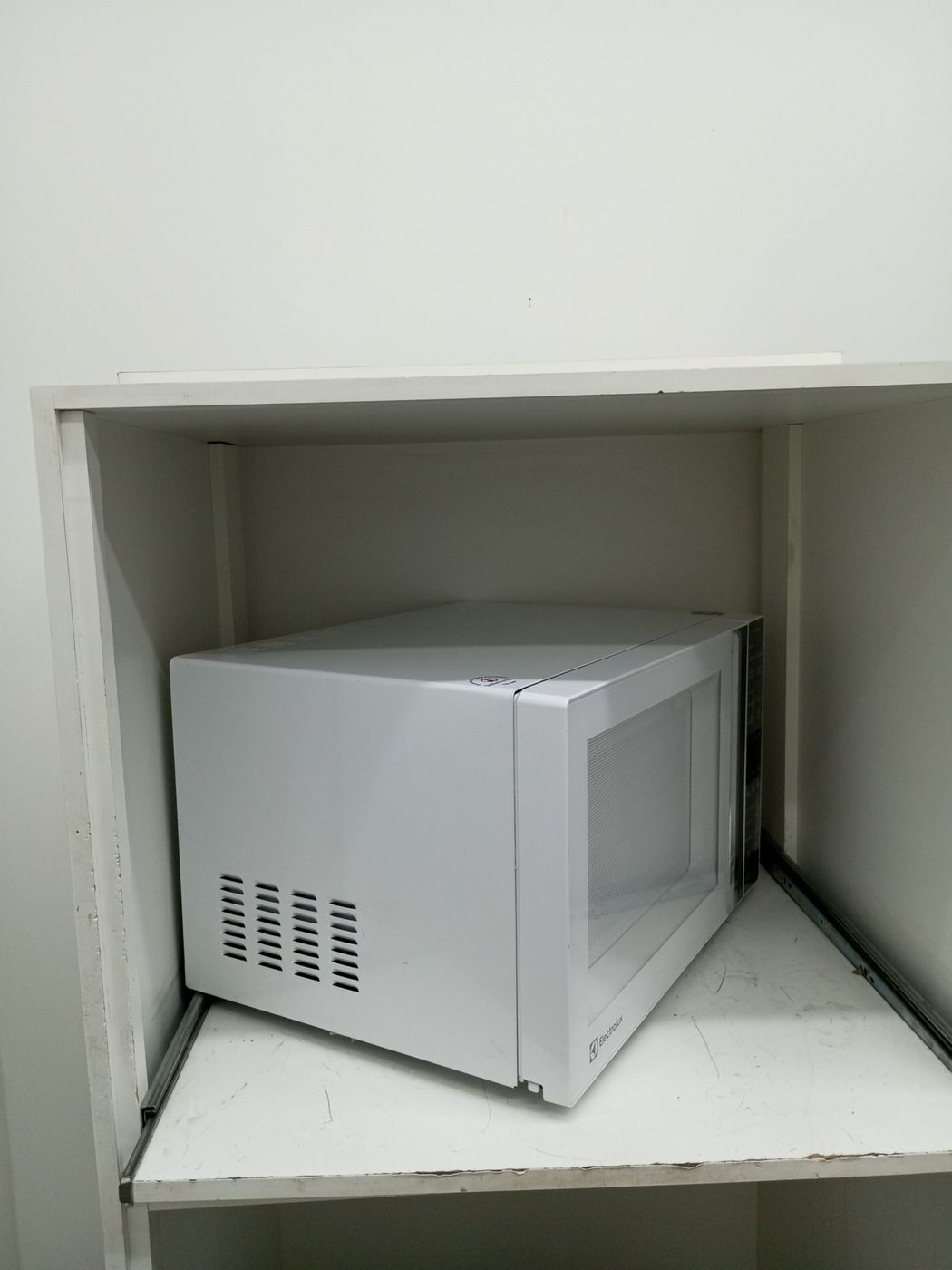 MICRO-ONDAS ELECTROLUX ME36B 36L - BRANCO