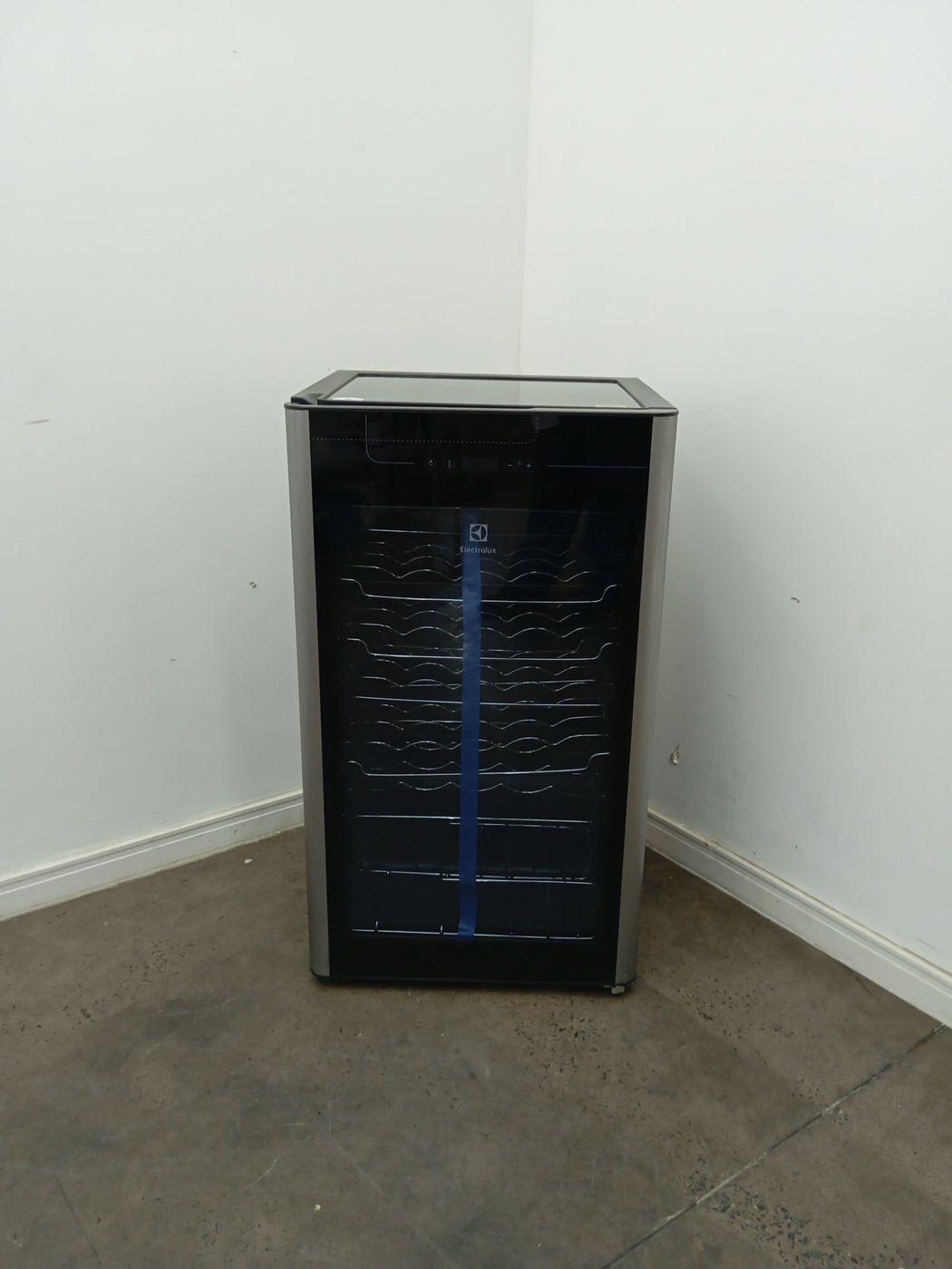 ADEGA ELECTROLUX VINHOS 1 PORTA ACS34 34 GARR