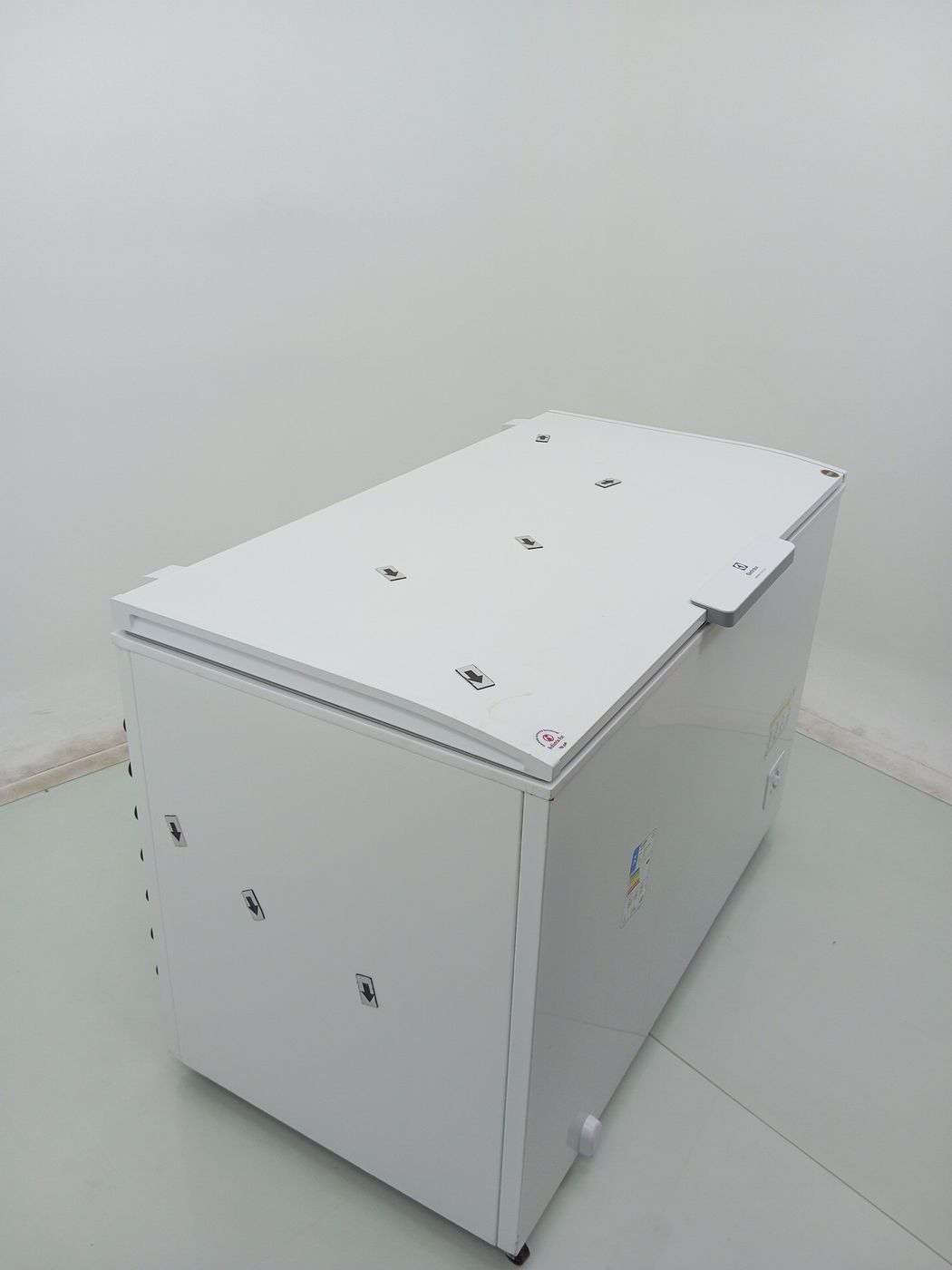 FREEZER ELECTROLUX HORIZONTAL 400L CYCLE DEFR