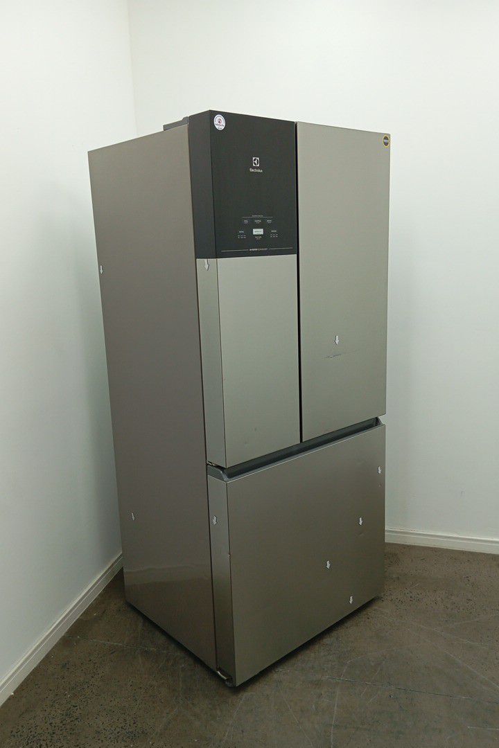 REFRIGERADOR ELECTROLUX IM8S FROST FREE INVER