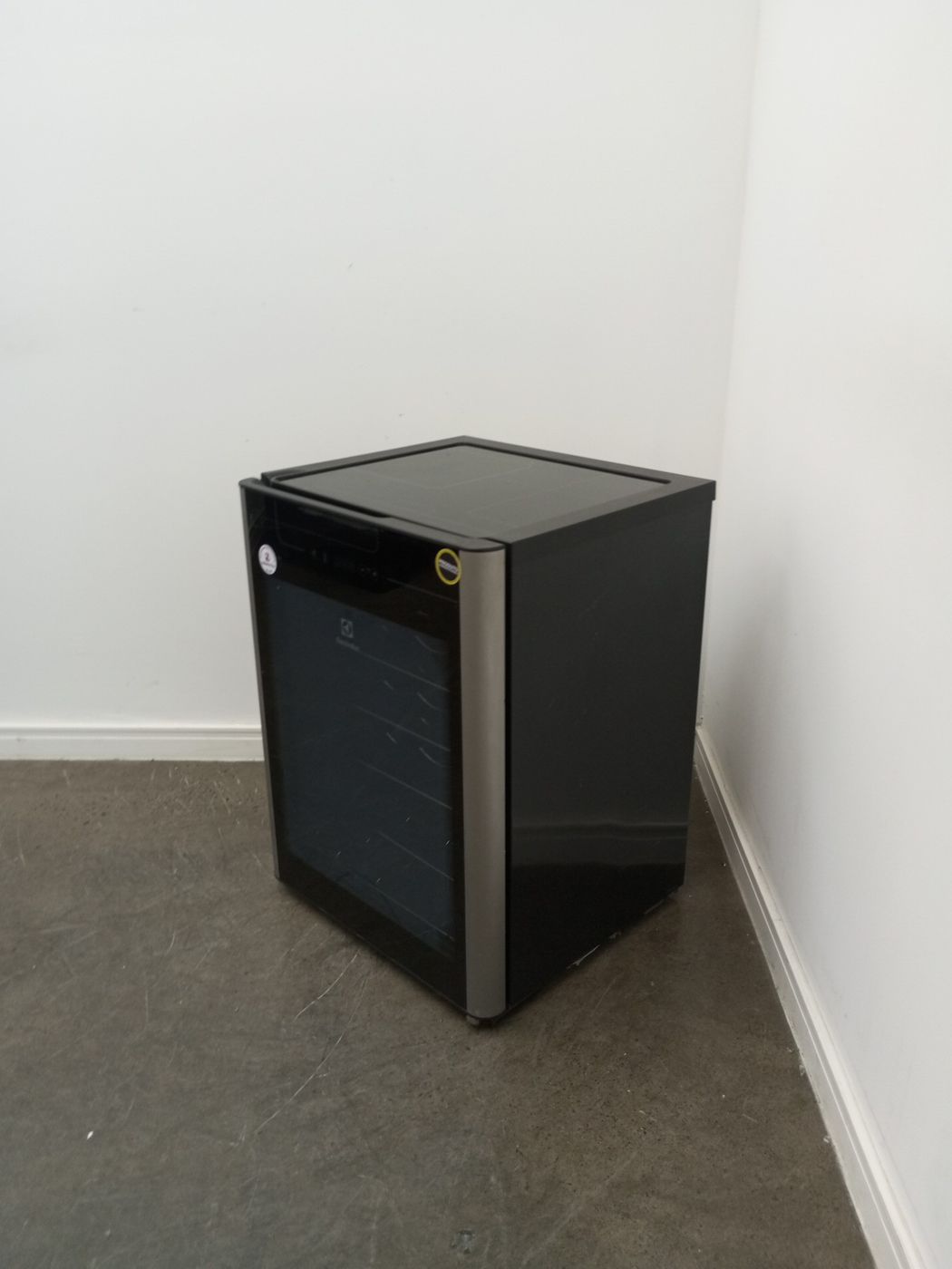 ADEGA ELECTROLUX VINHOS 1 PORTA ACS24 24 GARR