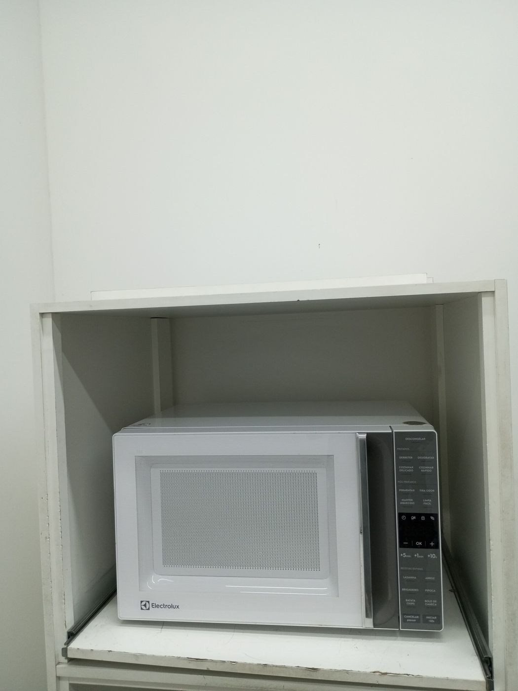 MICRO-ONDAS ELECTROLUX ME36B 36L - BRANCO