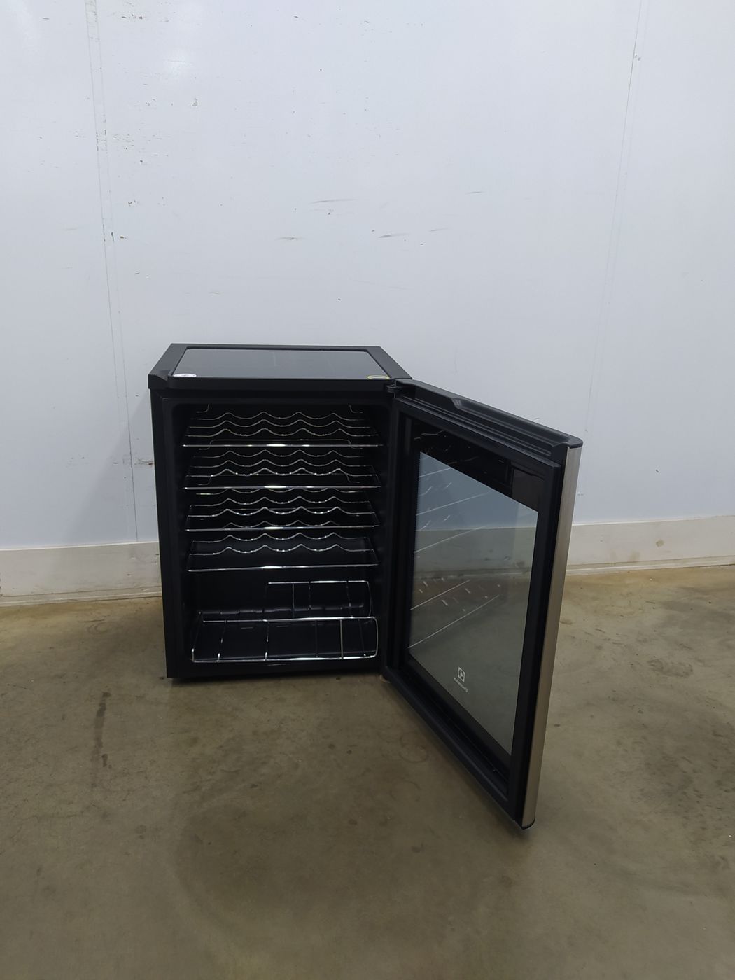 ADEGA ELECTROLUX VINHOS 1 PORTA ACS24 24 GARR