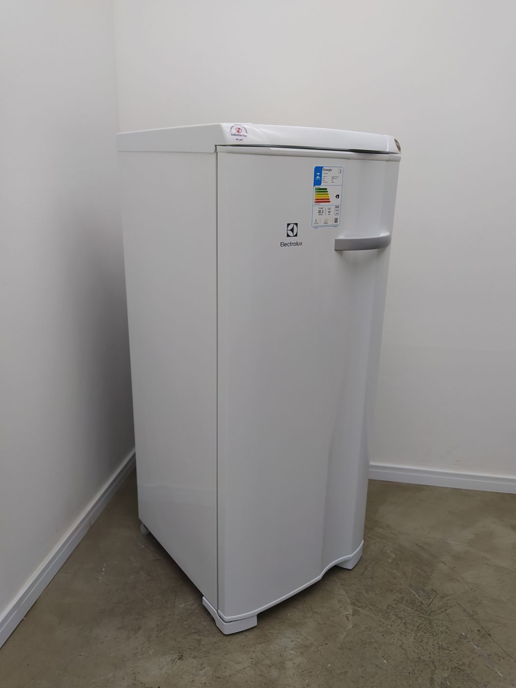 Freezer Electrolux Fe19 Vertical Cycle Defrost Uma Porta 162l Branco