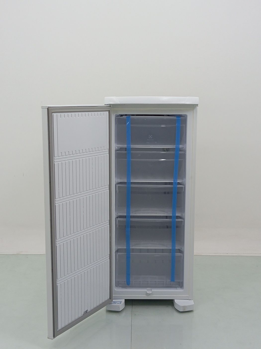 FREEZER ELECTROLUX FE19- VERTICAL CYCLE DEFRO