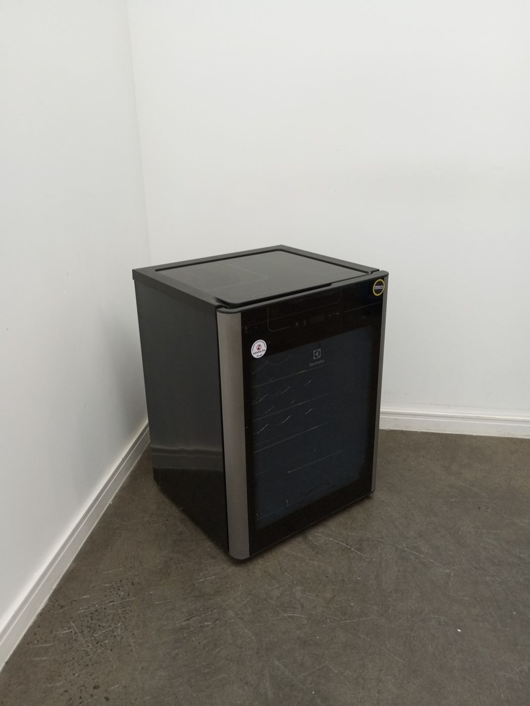 ADEGA ELECTROLUX VINHOS 1 PORTA ACS24 24 GARR