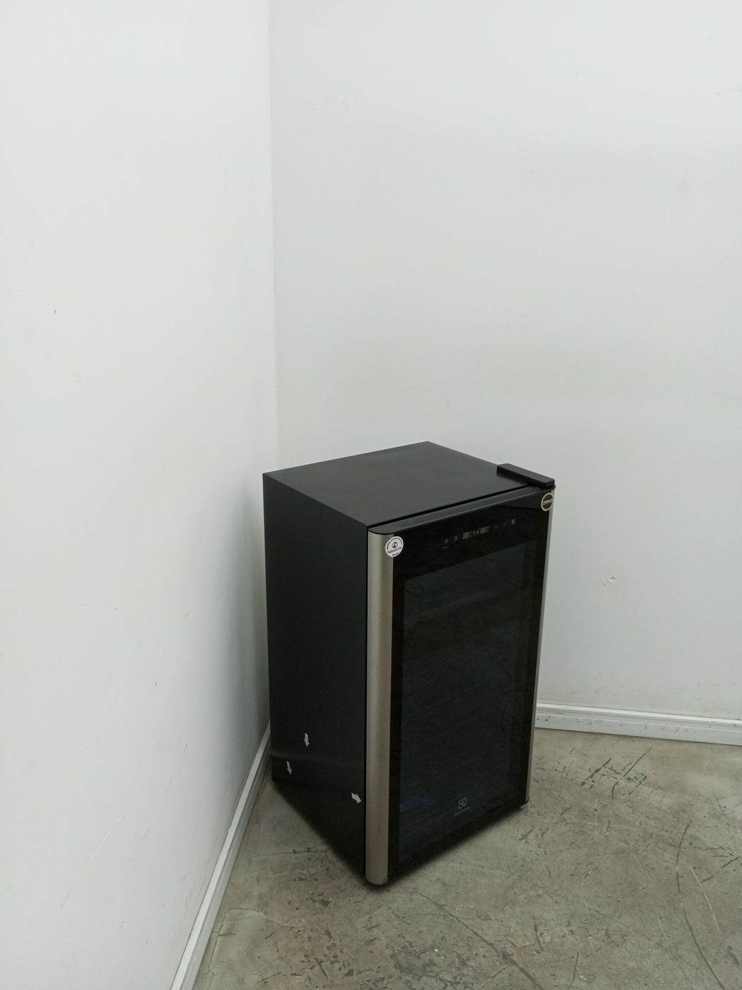 ADEGA ELECTROLUX WDF29 DUAL ZONE 29 GARRAFAS 