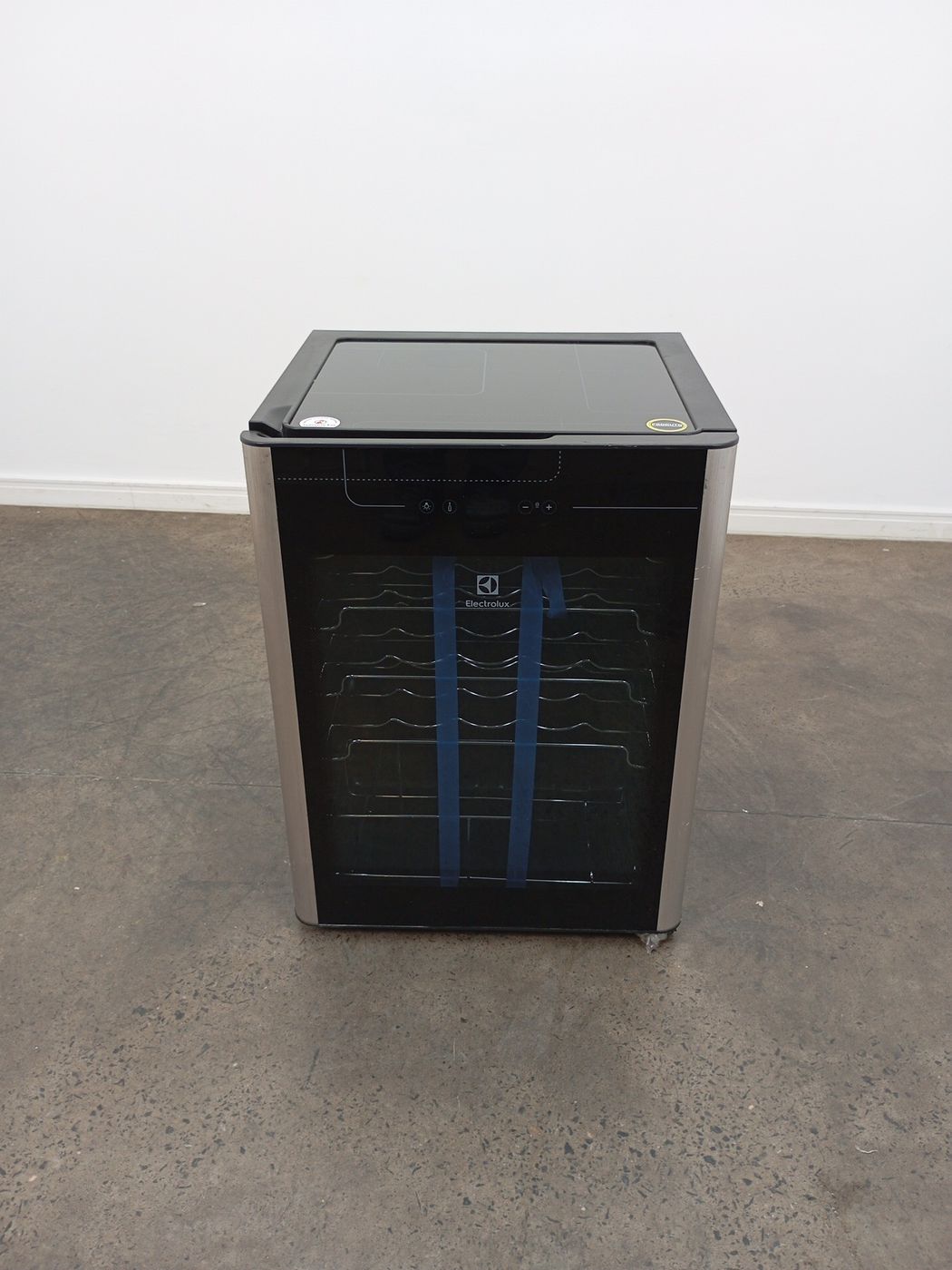 ADEGA ELECTROLUX VINHOS 1 PORTA ACS24 24 GARR