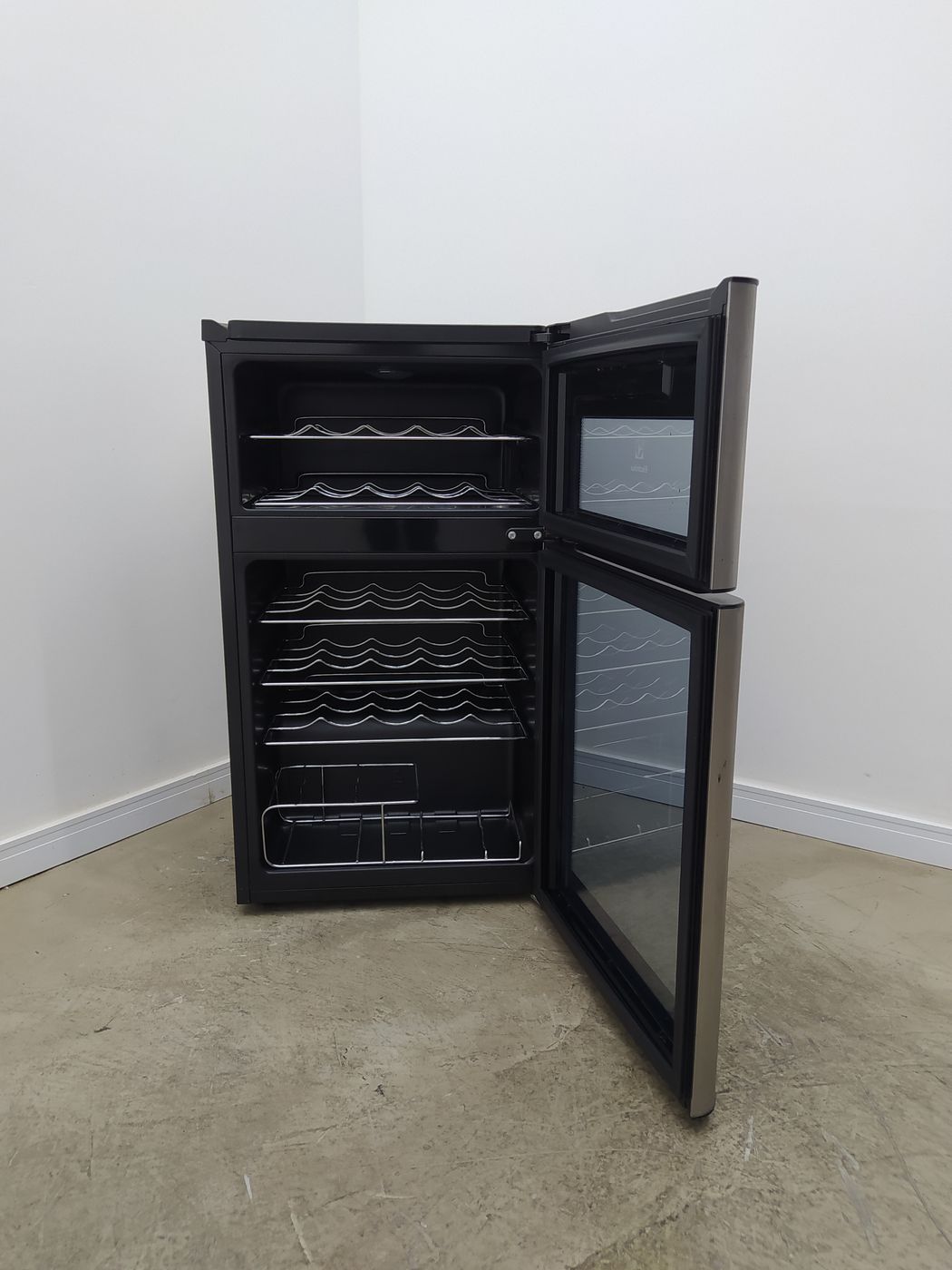 ADEGA ELECTROLUX VINHOS 2 PORTAS ACD29 29 GAR