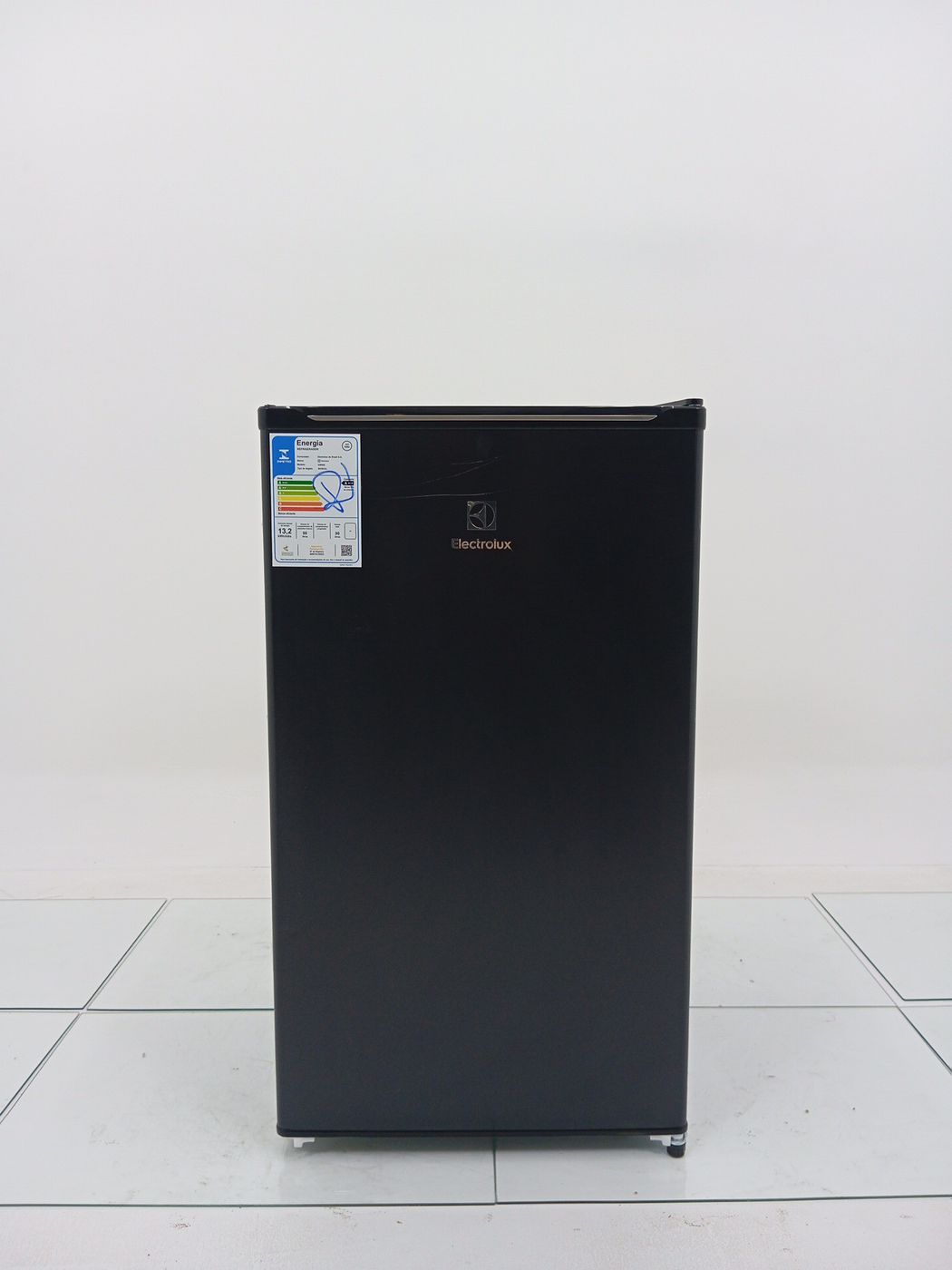 FRIGOBAR ELECTROLUX EM90B 90L EFFICIENT COM C