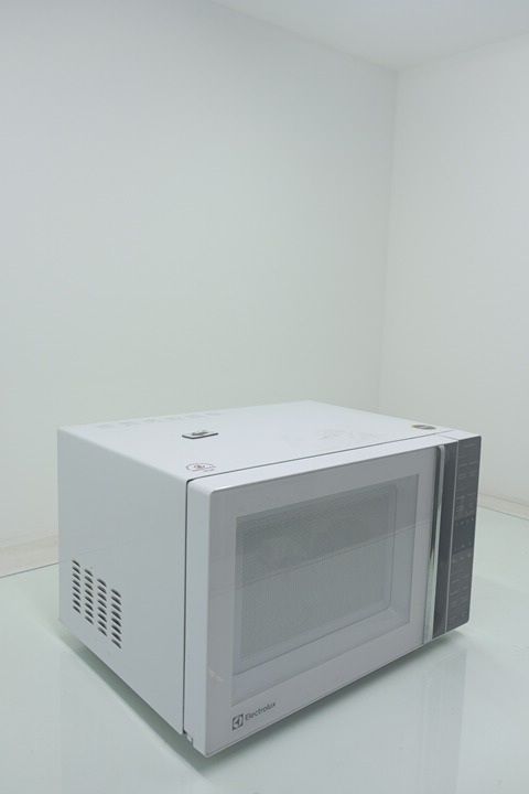 MICRO-ONDAS ELECTROLUX ME36B 36L - BRANCO