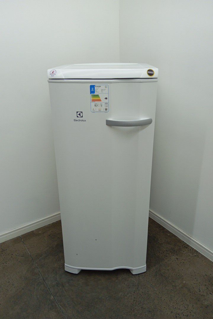 Freezer Electrolux Fe19 Vertical Cycle Defrost Uma Porta 162l Branco