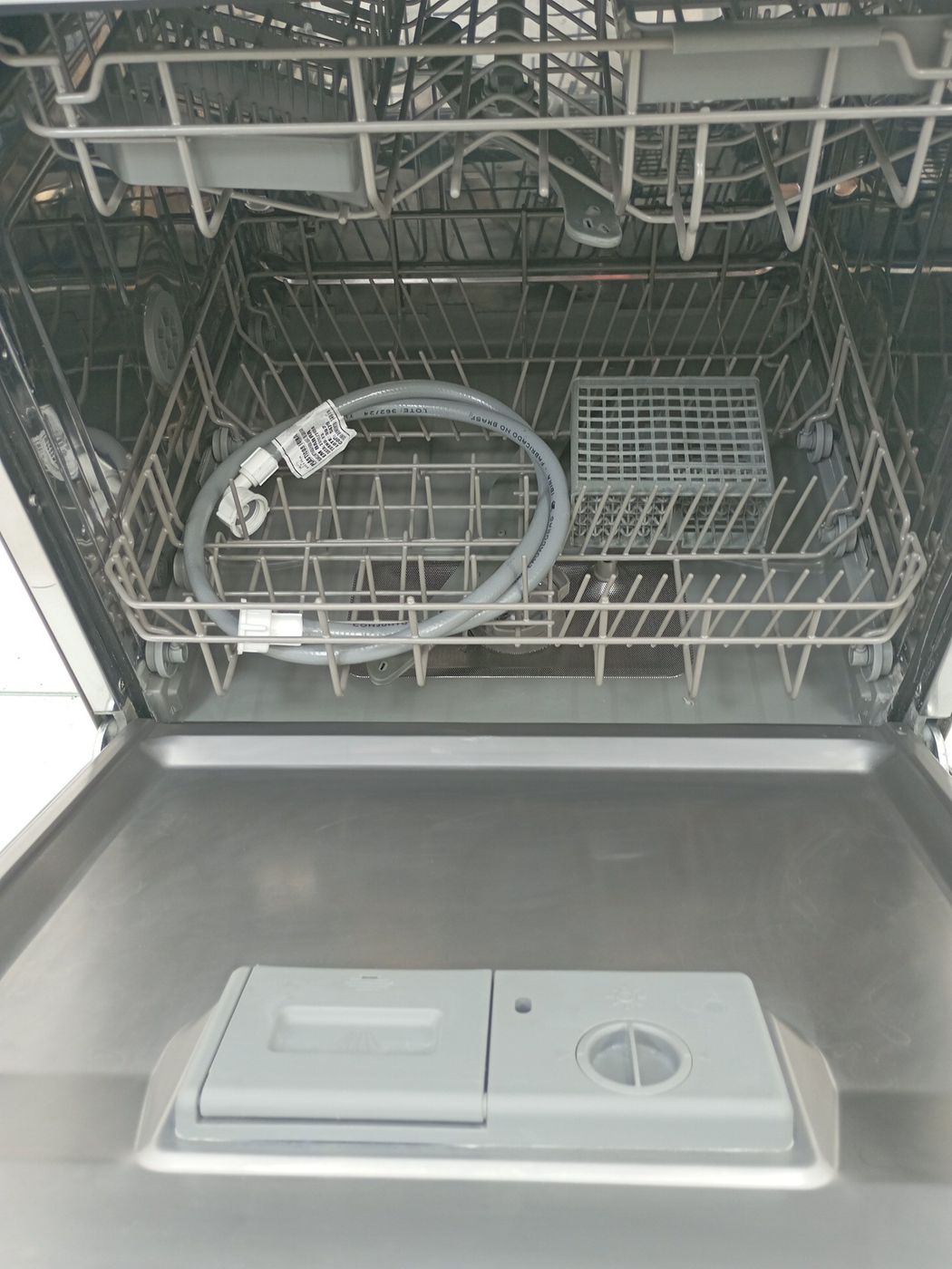 LAVA LOUCAS ELECTROLUX LE08S - Lava Louça Ele