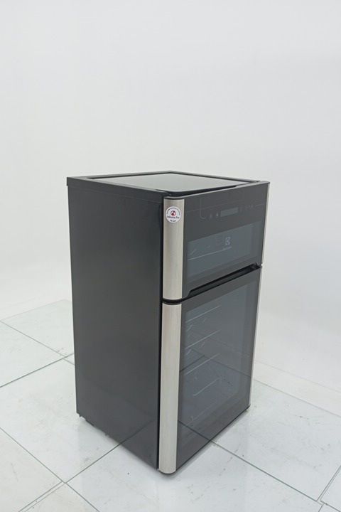 ADEGA ELECTROLUX VINHOS 2 PORTAS ACD29 29 GAR