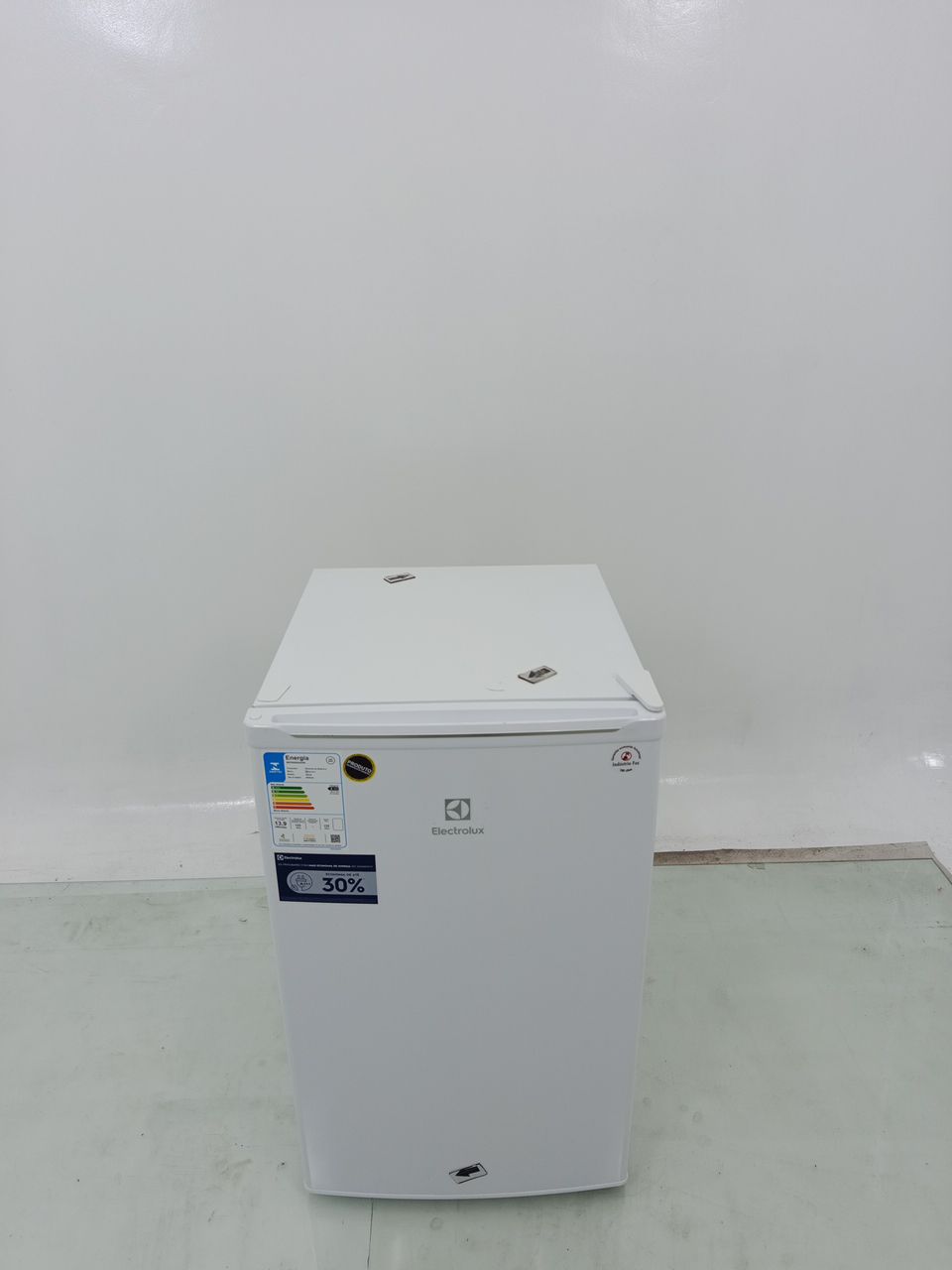 FRIGOBAR ELECTROLUX EM120 - Frigobar Electrol