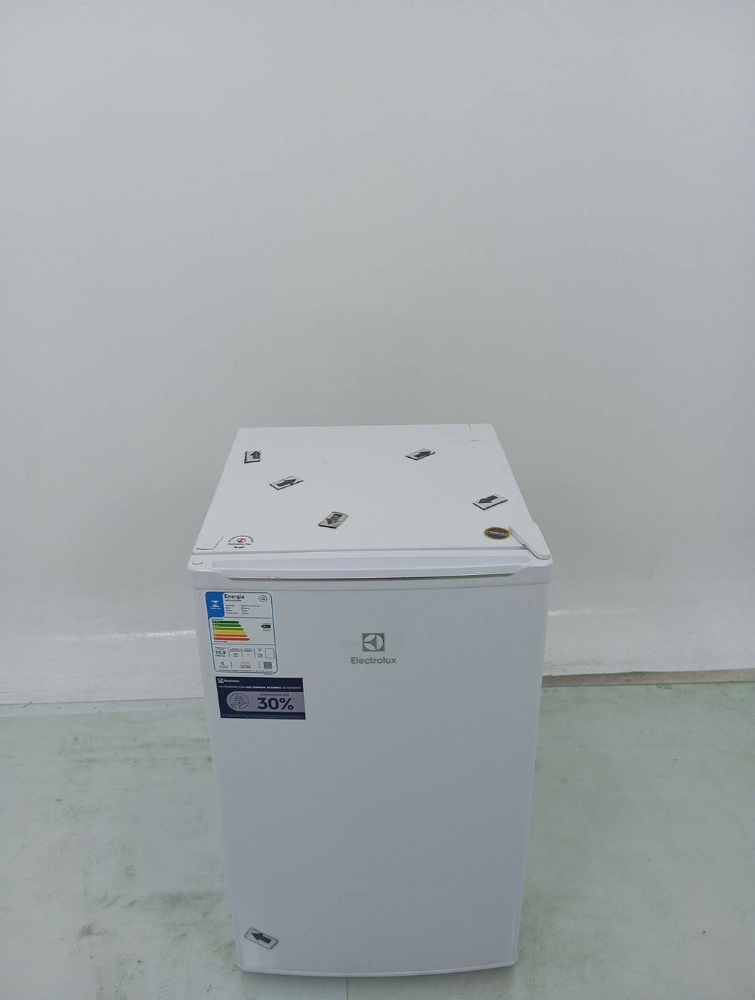 FRIGOBAR ELECTROLUX EM120 - Frigobar Electrol