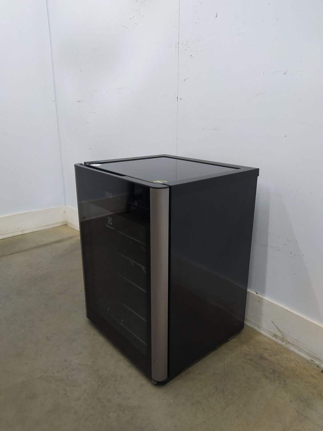 ADEGA ELECTROLUX VINHOS 1 PORTA ACS24 24 GARR