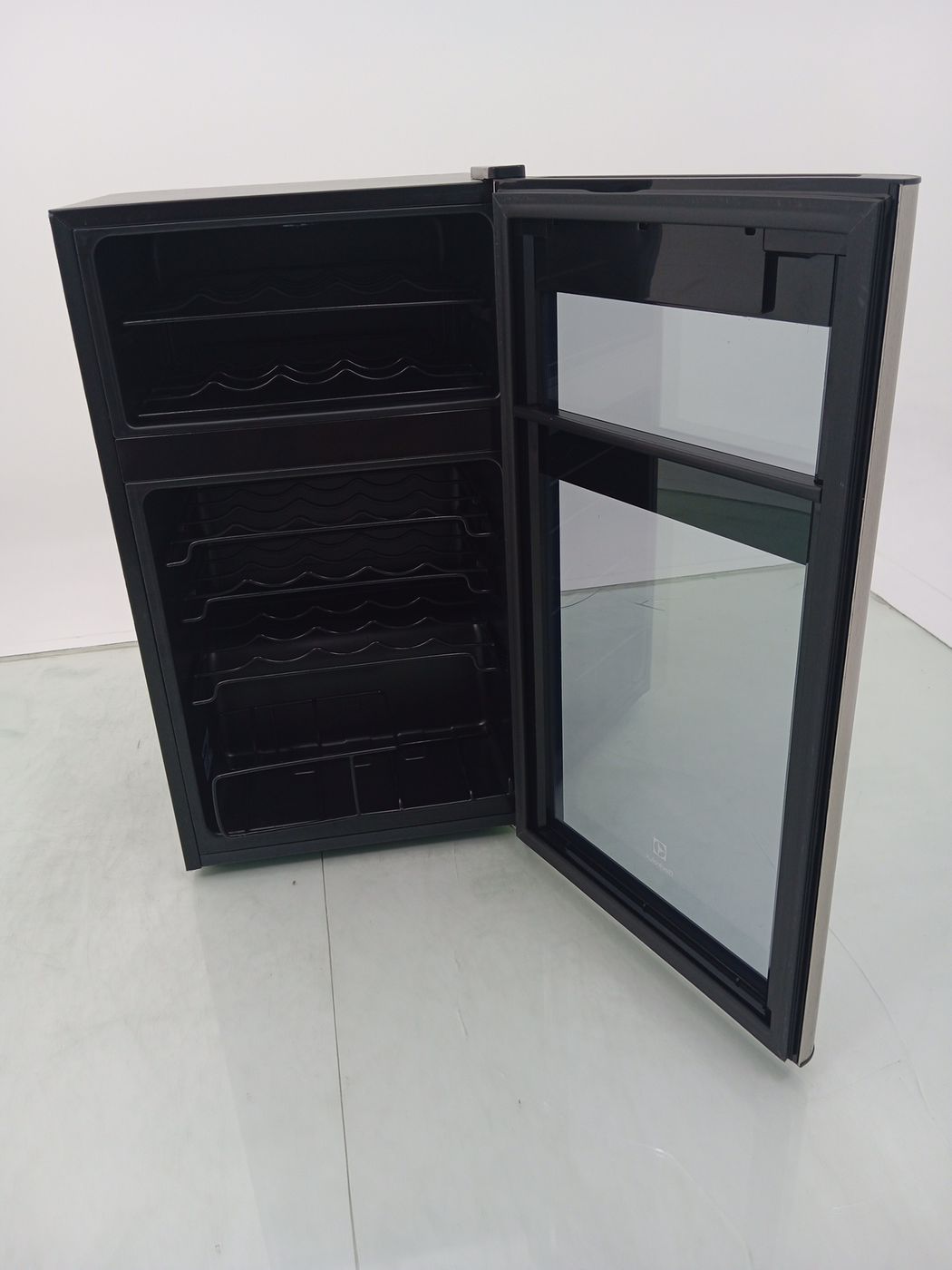 ADEGA ELECTROLUX WDF29 - Adega Electrolux WDF