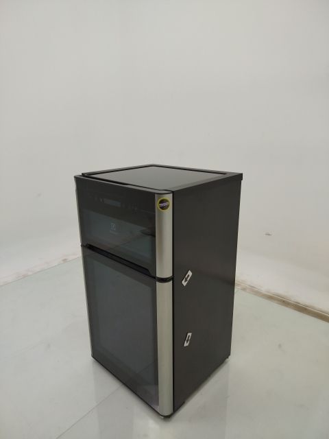 ADEGA ELECTROLUX VINHOS 2 PORTAS ACD29 29 GAR