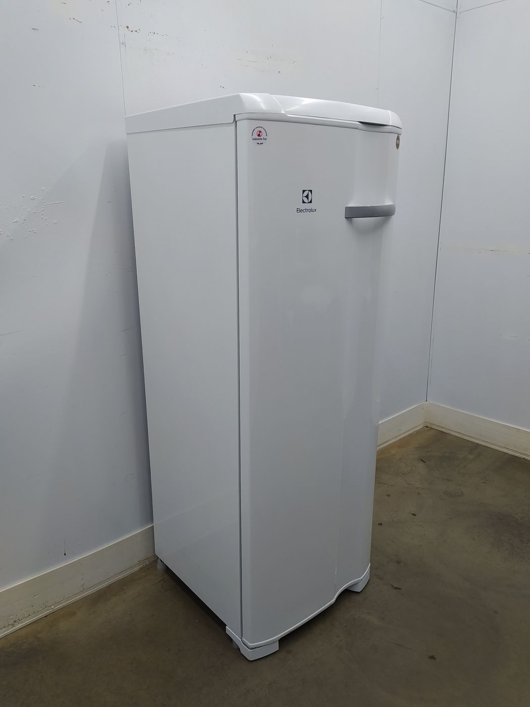 Freezer Electrolux Fe23 Vertical Cycle Defrost Uma Porta 197l Branco