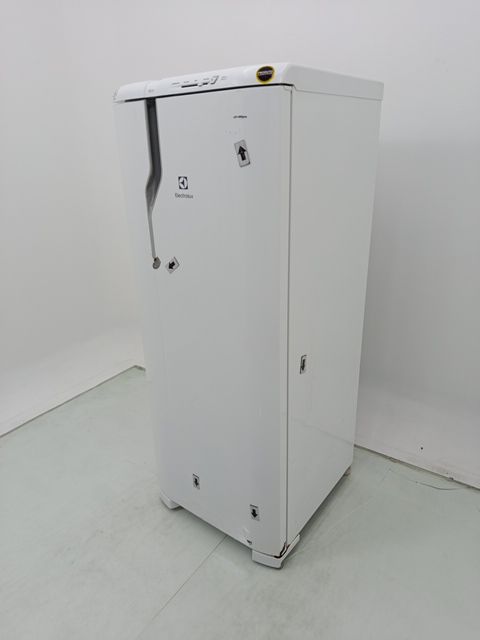 REFRIGERADOR ELECTROLUX RE31 - Refrigerador E