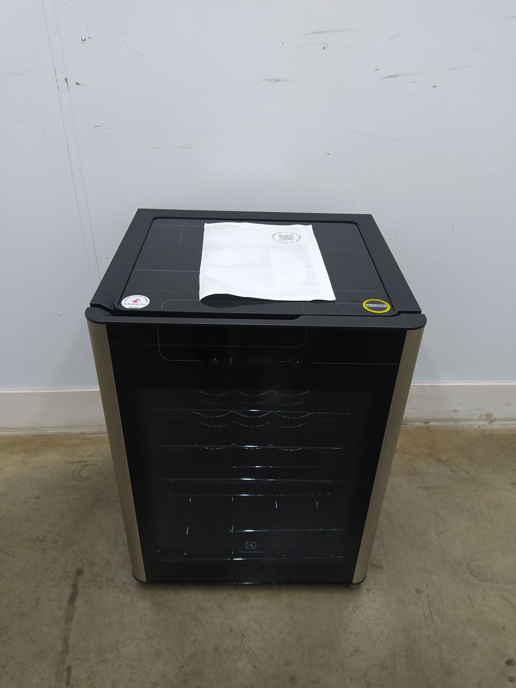 ADEGA ELECTROLUX VINHOS 1 PORTA ACS24 24 GARR