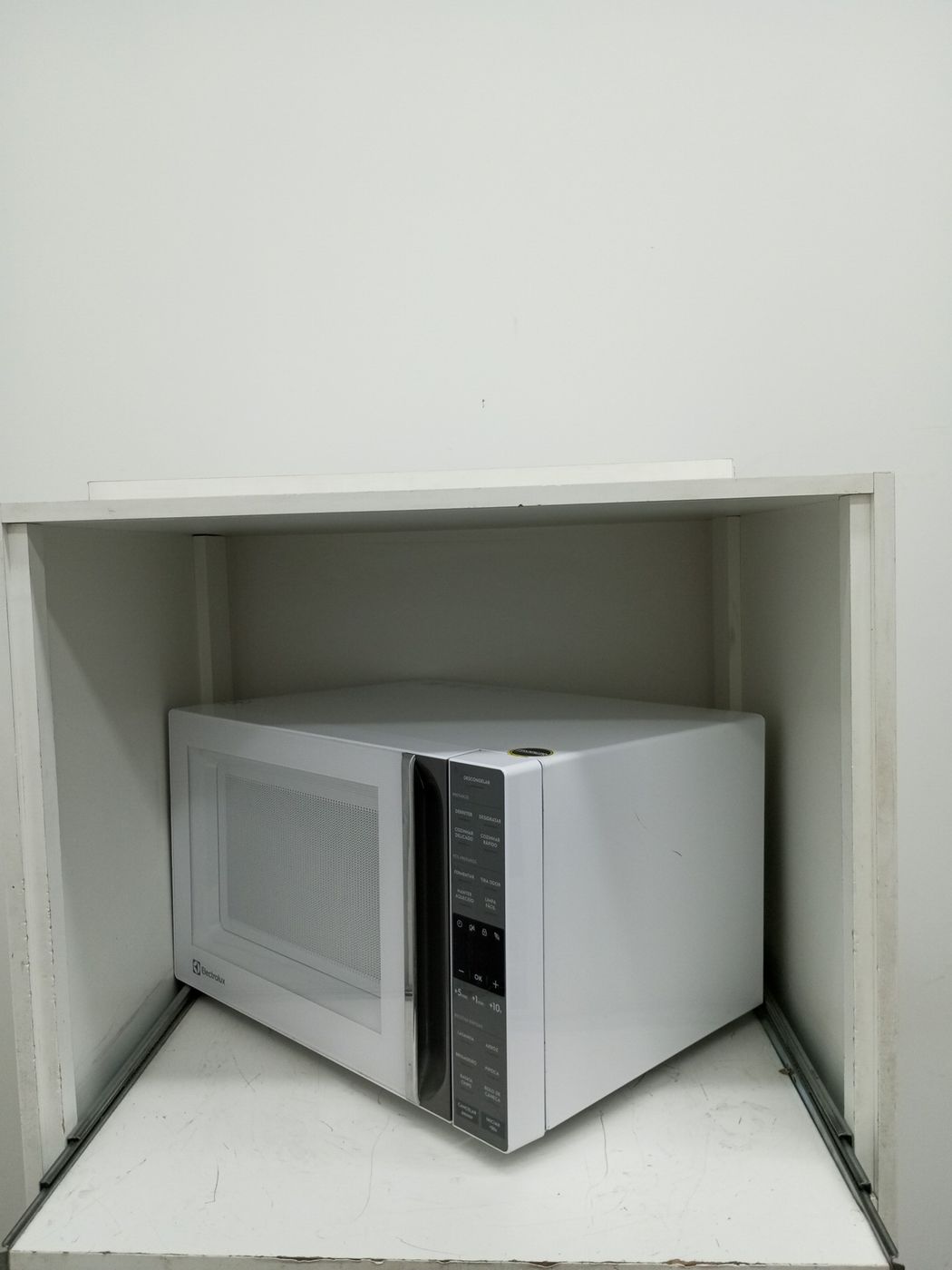 MICRO-ONDAS ELECTROLUX ME36B 36L - BRANCO