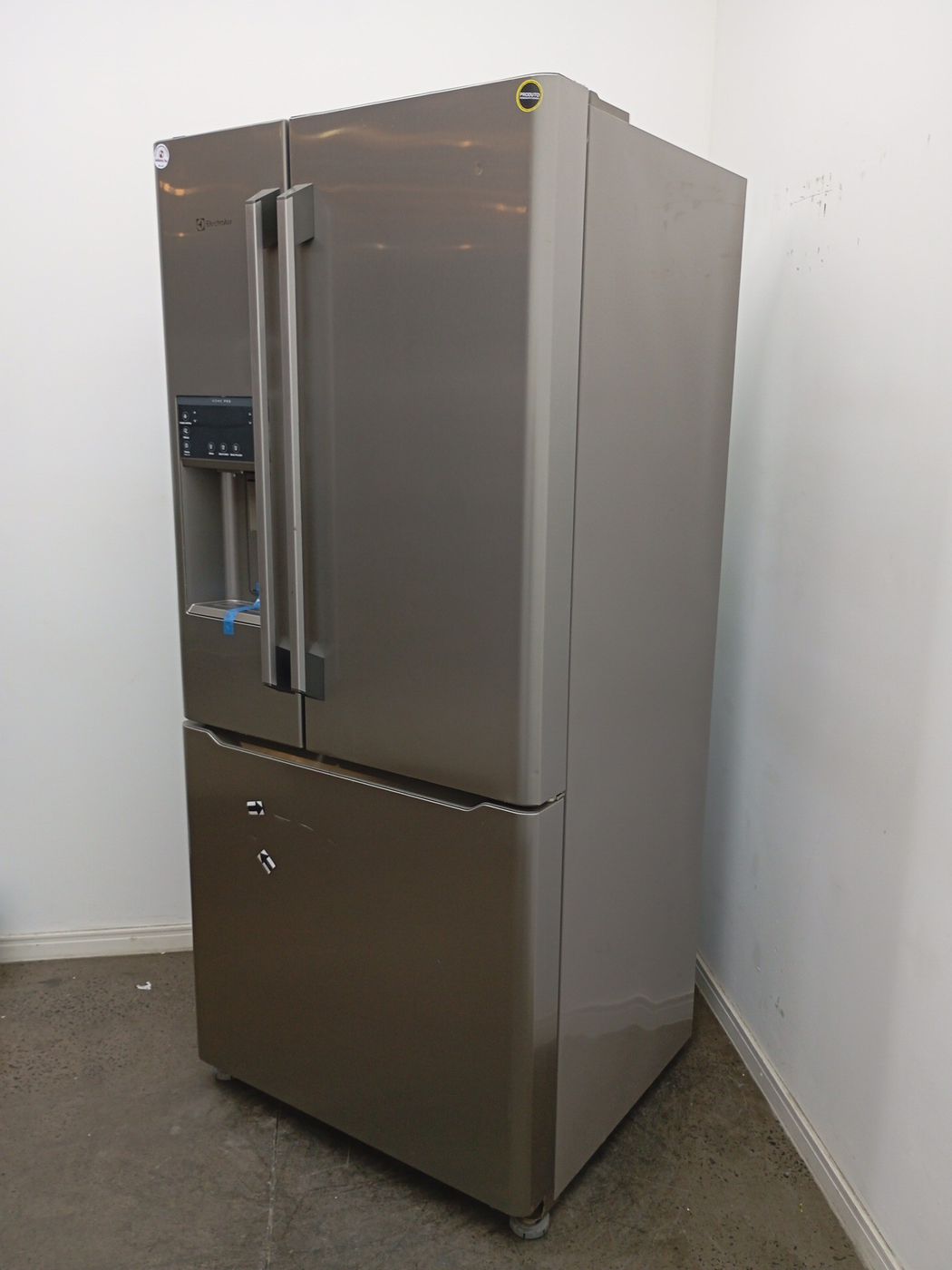 REFRIGERADOR ELECTROLUX DM86X FROST FREE TRES