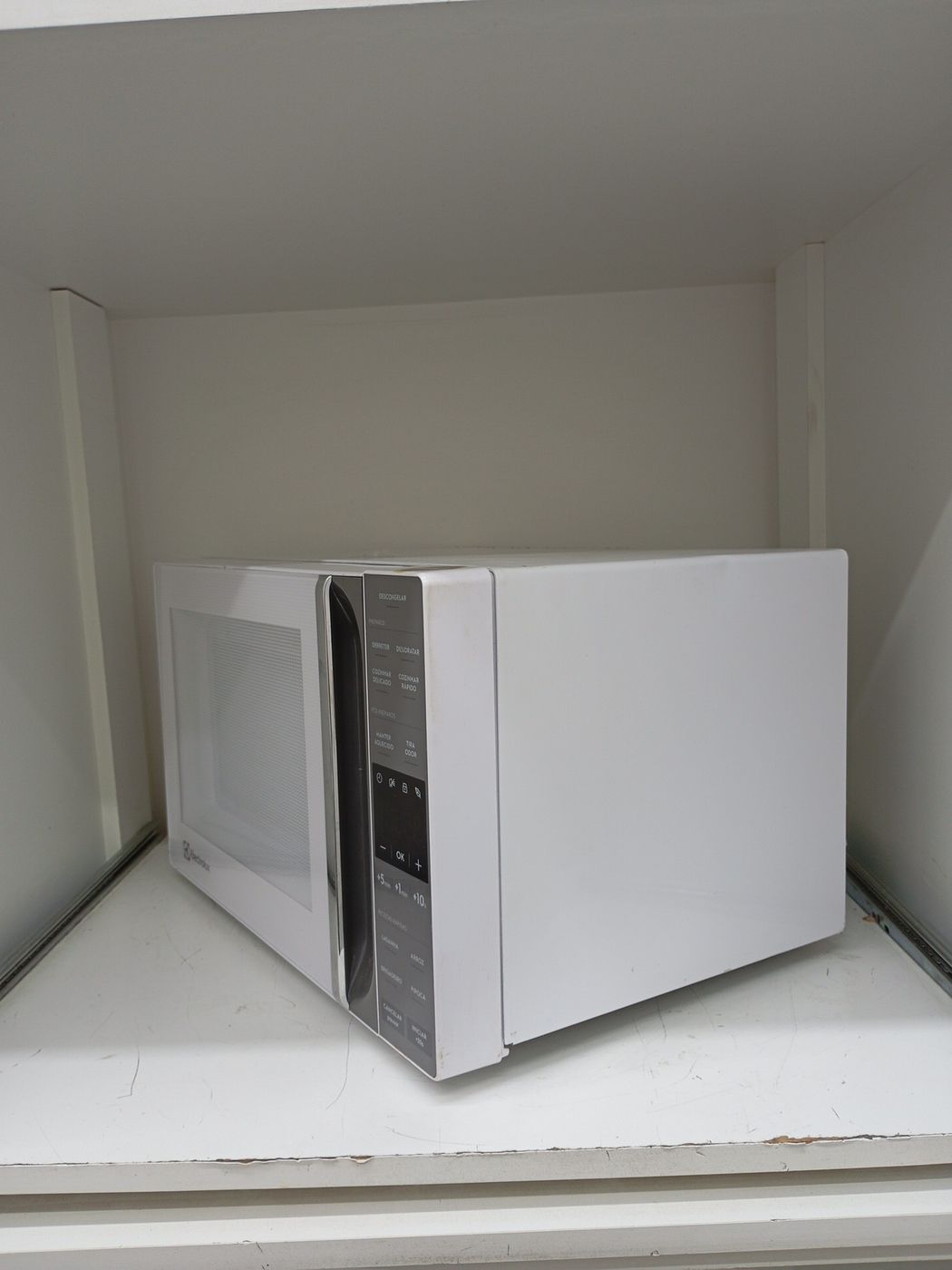 MICRO-ONDAS ELECTROLUX ME23B 23L - BRANCO